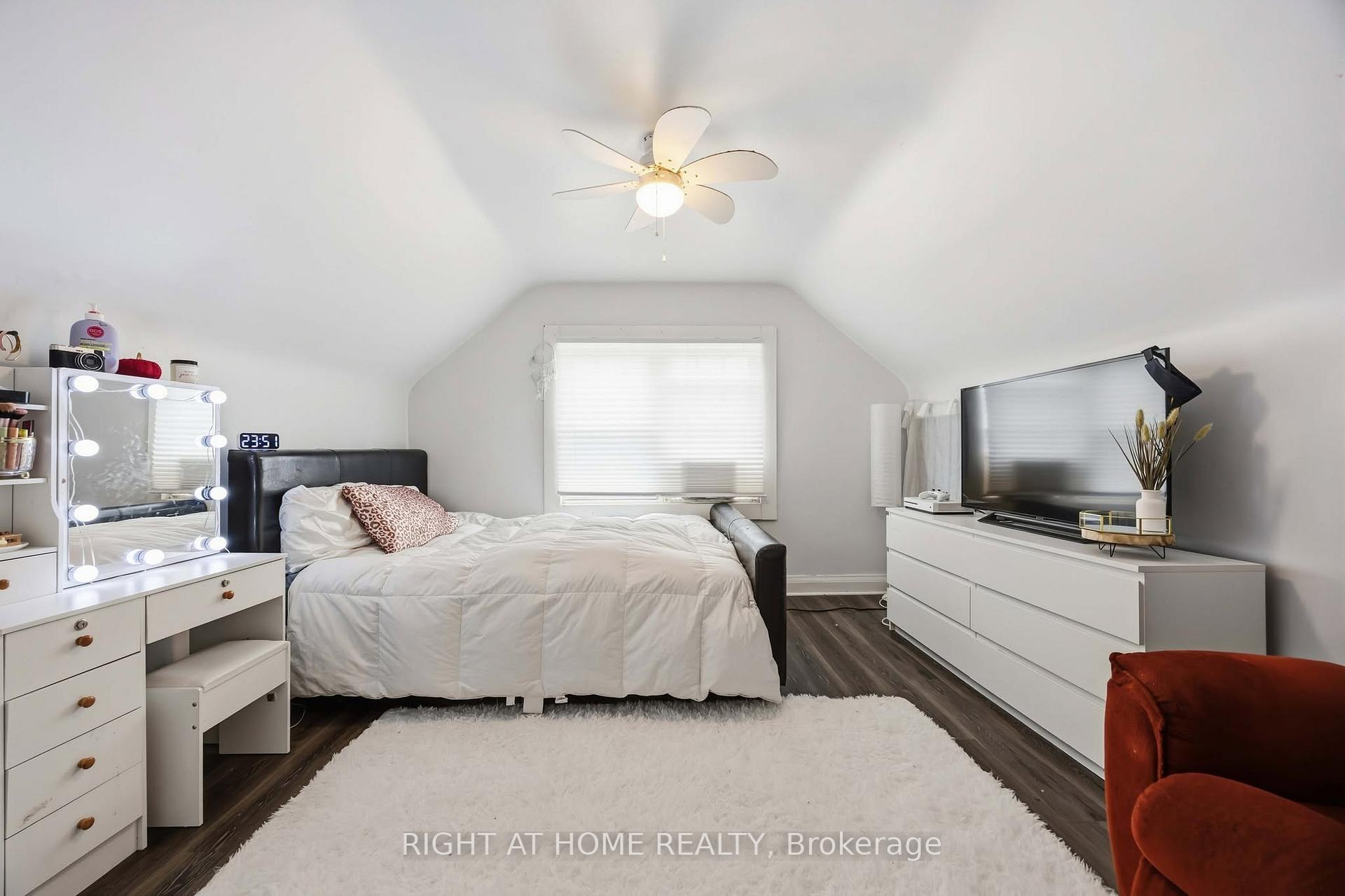 Photo 14 of 139 Gordon Street, Sarnia — HOMEH