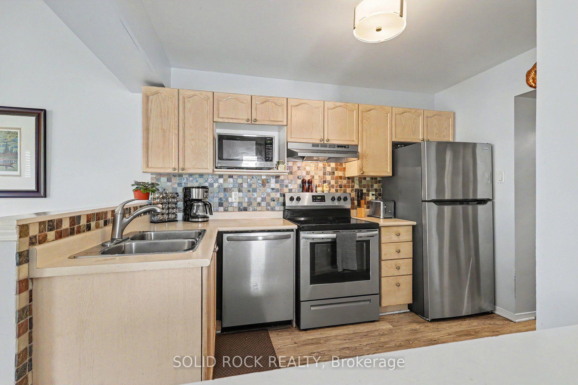 Photo 10 of 27 Randall James Drive, Ottawa, Stittsville (Central) — HOMEH