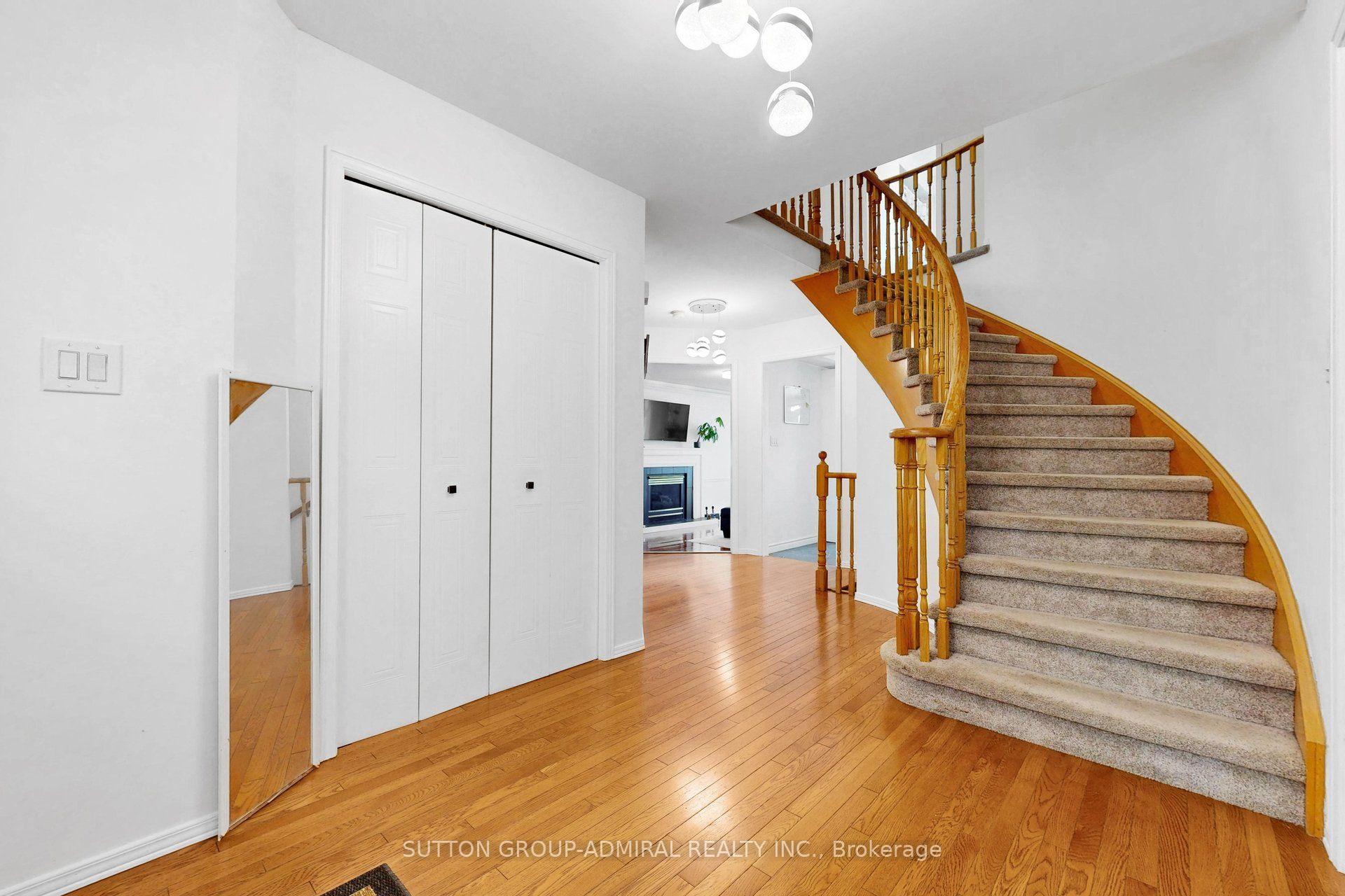 Photo 4 of 879 Peggoty Circle, Oshawa, Eastdale — HOMEH