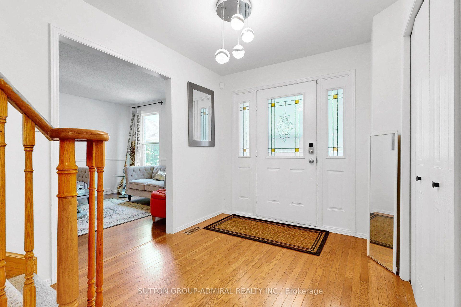 Photo 5 of 879 Peggoty Circle, Oshawa, Eastdale — HOMEH