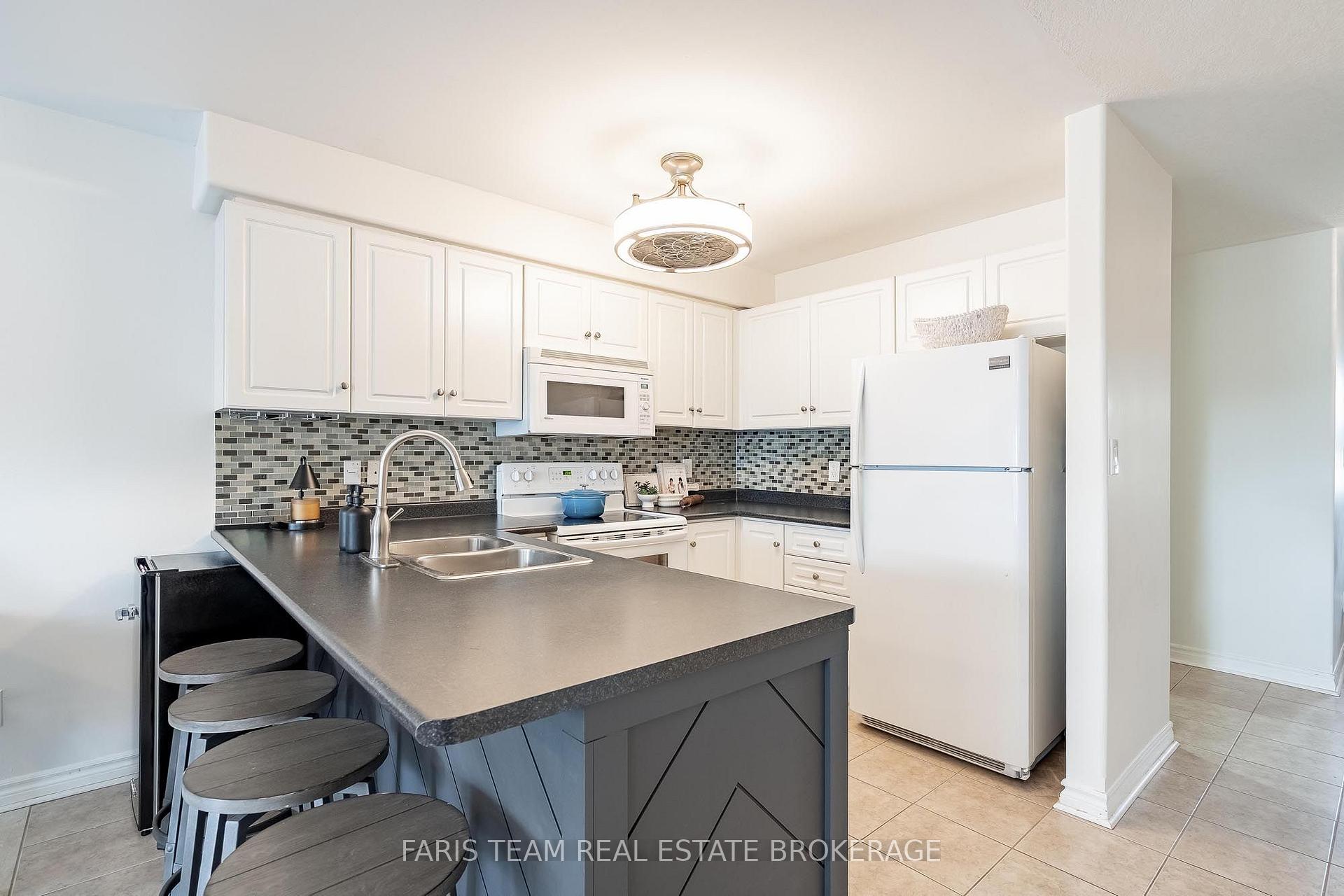 Photo 4 of 79 Sanford Street, Barrie, Sanford — HOMEH