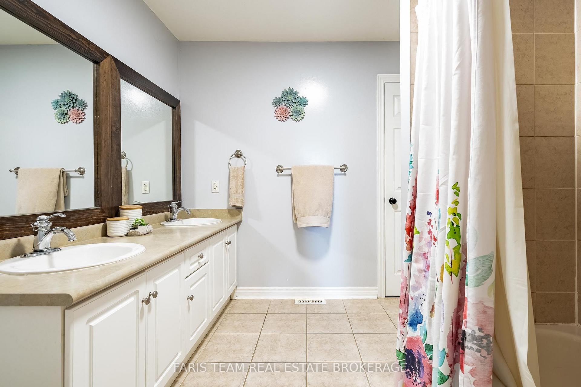 Photo 19 of 79 Sanford Street, Barrie, Sanford — HOMEH