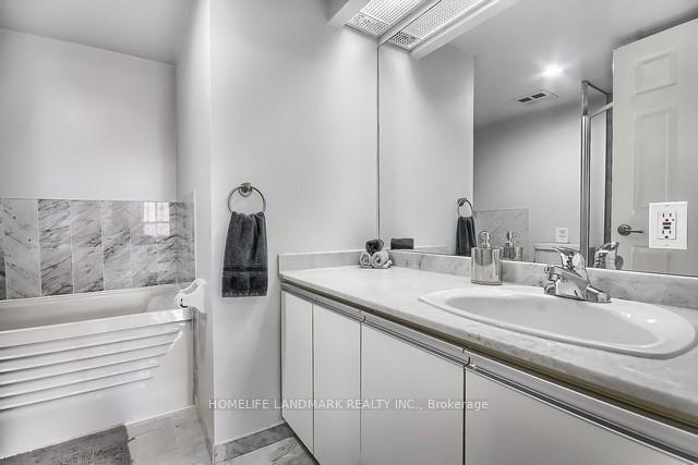 Photo 6 of Unit 702, 5 Concorde Place, North York, Banbury-Don Mills — HOMEH