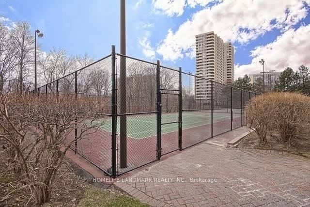 Photo 9 of Unit 702, 5 Concorde Place, North York, Banbury-Don Mills — HOMEH
