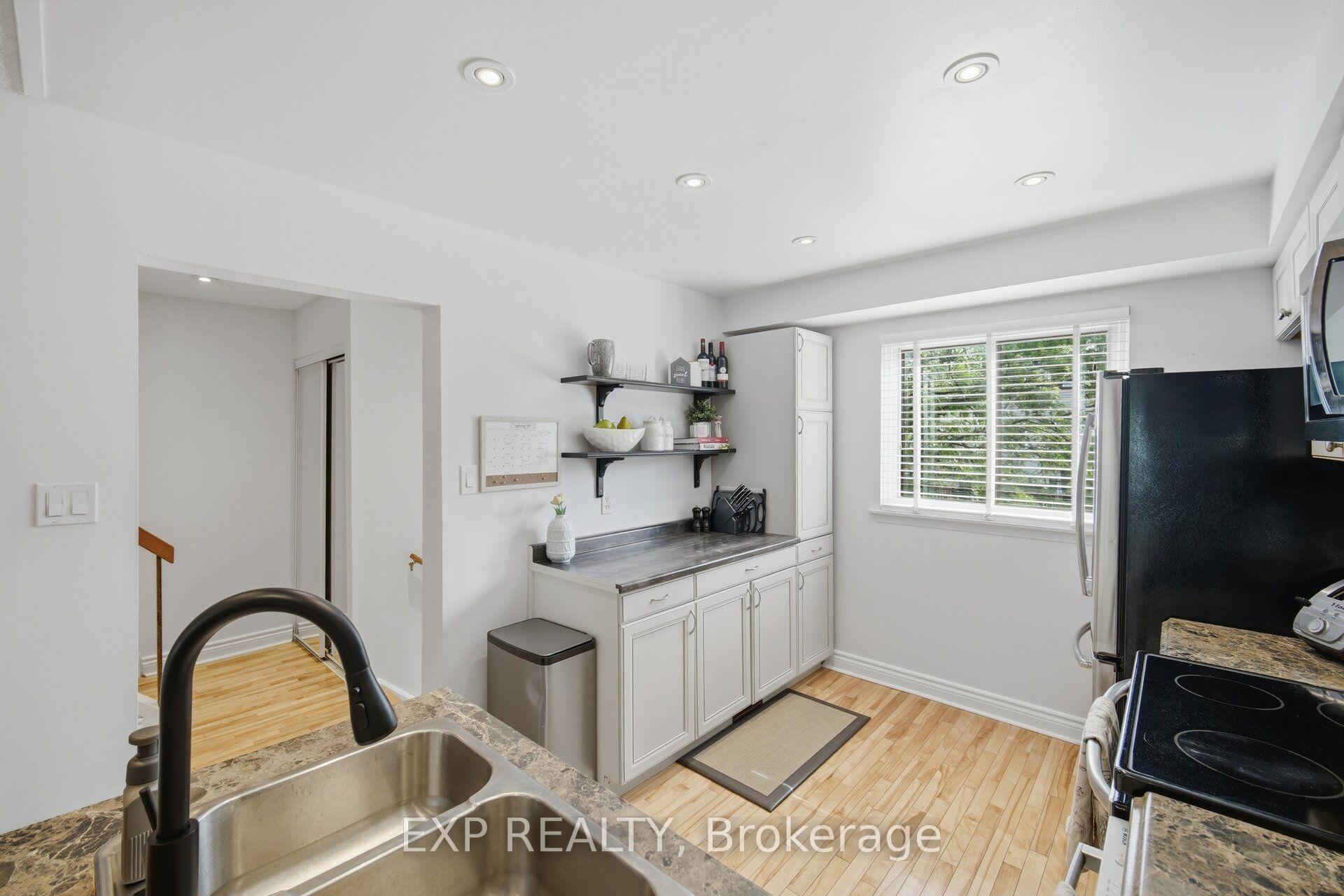 Photo 8 of 157 Moregate Crescent, Brampton, Central Park — HOMEH