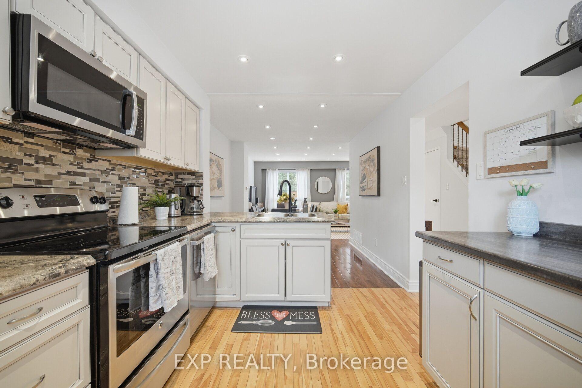Photo 10 of 157 Moregate Crescent, Brampton, Central Park — HOMEH