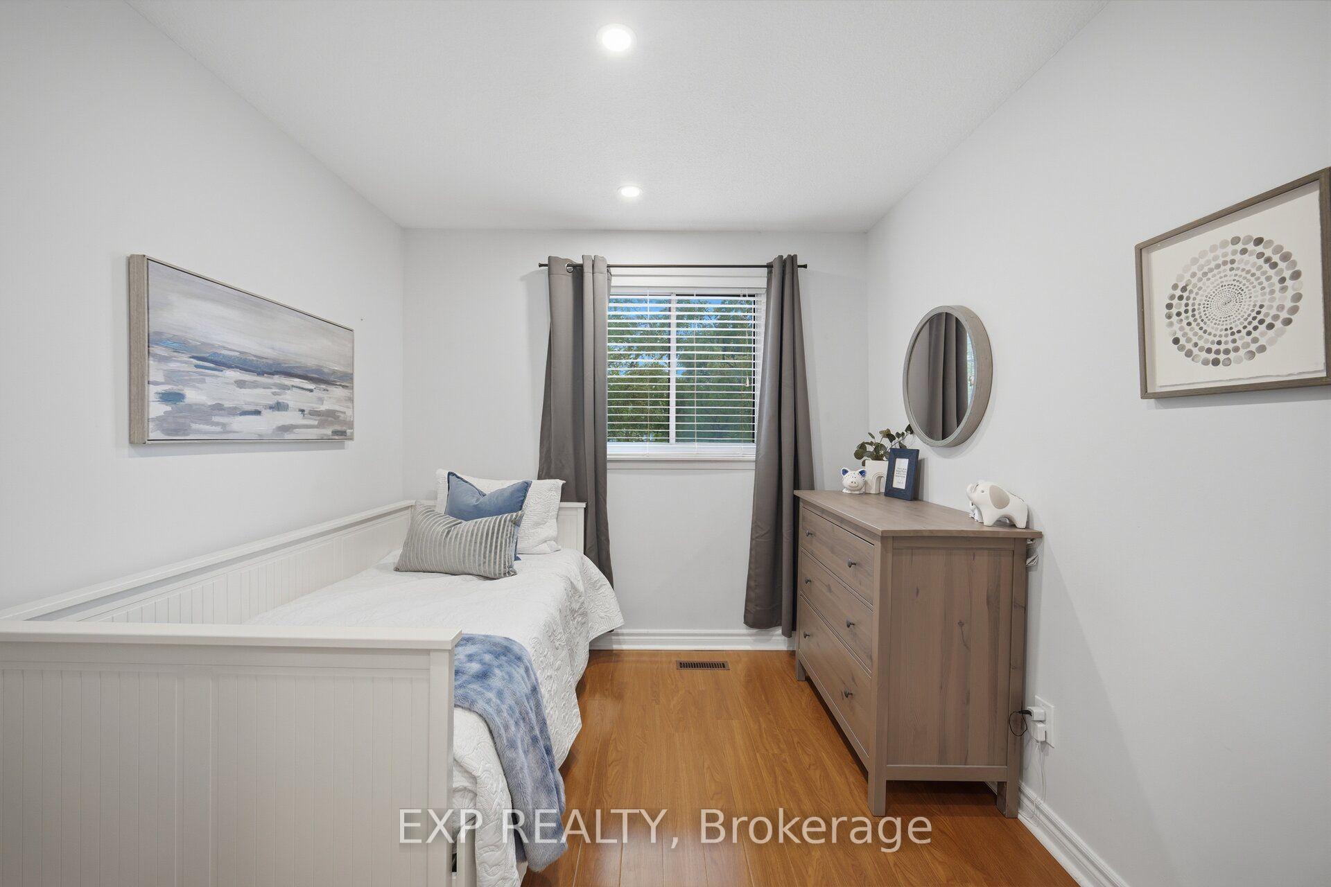 Photo 23 of 157 Moregate Crescent, Brampton, Central Park — HOMEH