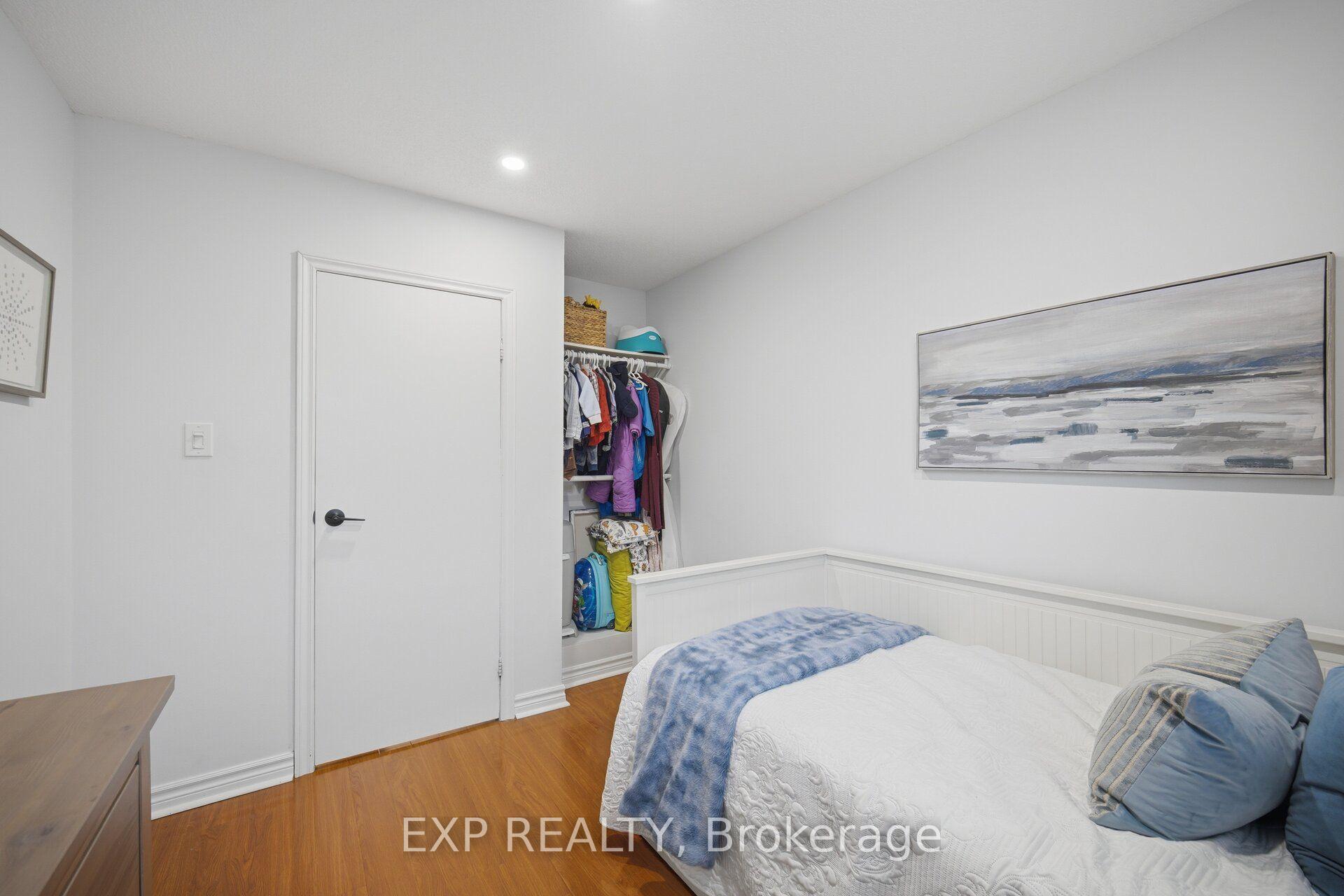 Photo 24 of 157 Moregate Crescent, Brampton, Central Park — HOMEH
