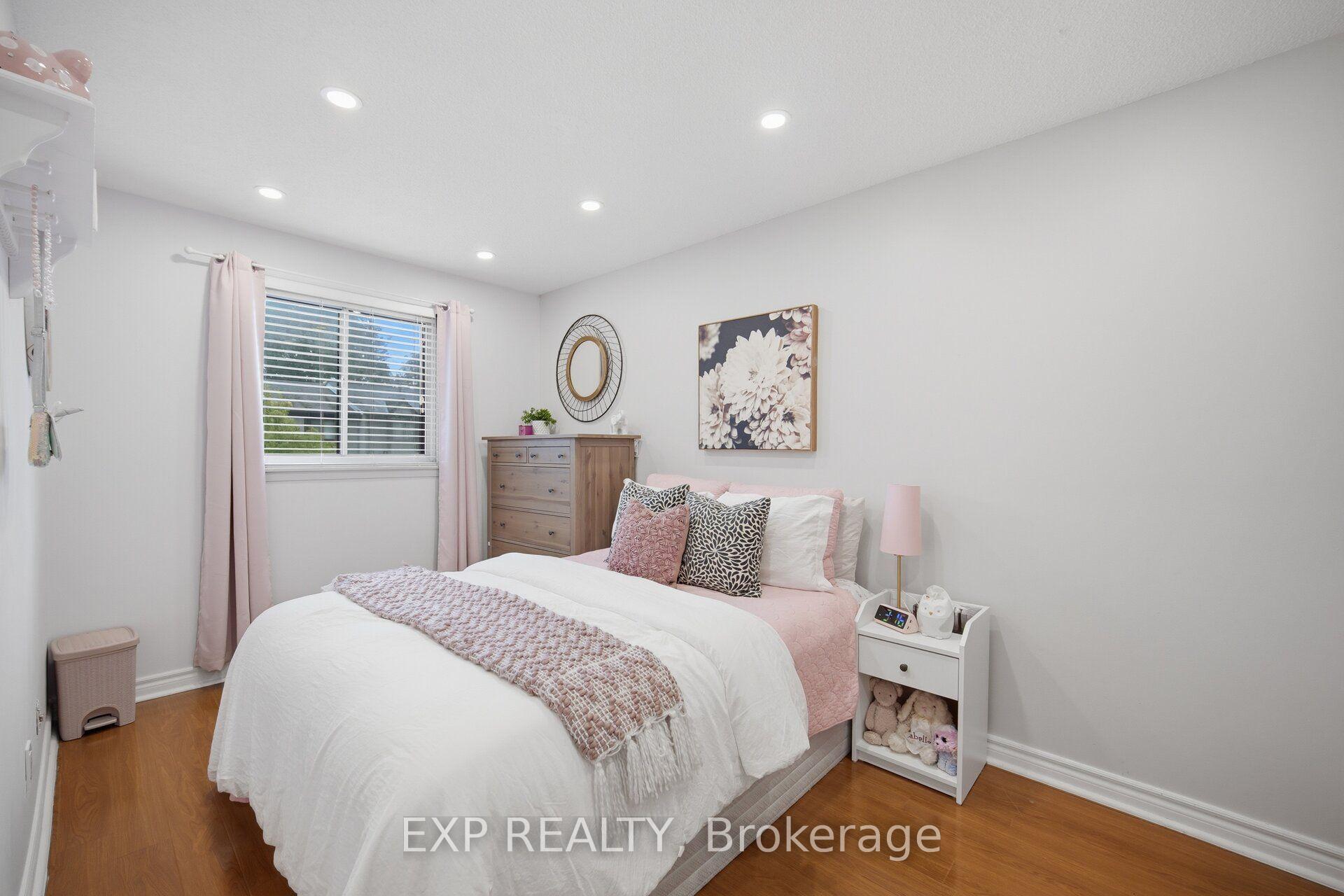 Photo 25 of 157 Moregate Crescent, Brampton, Central Park — HOMEH