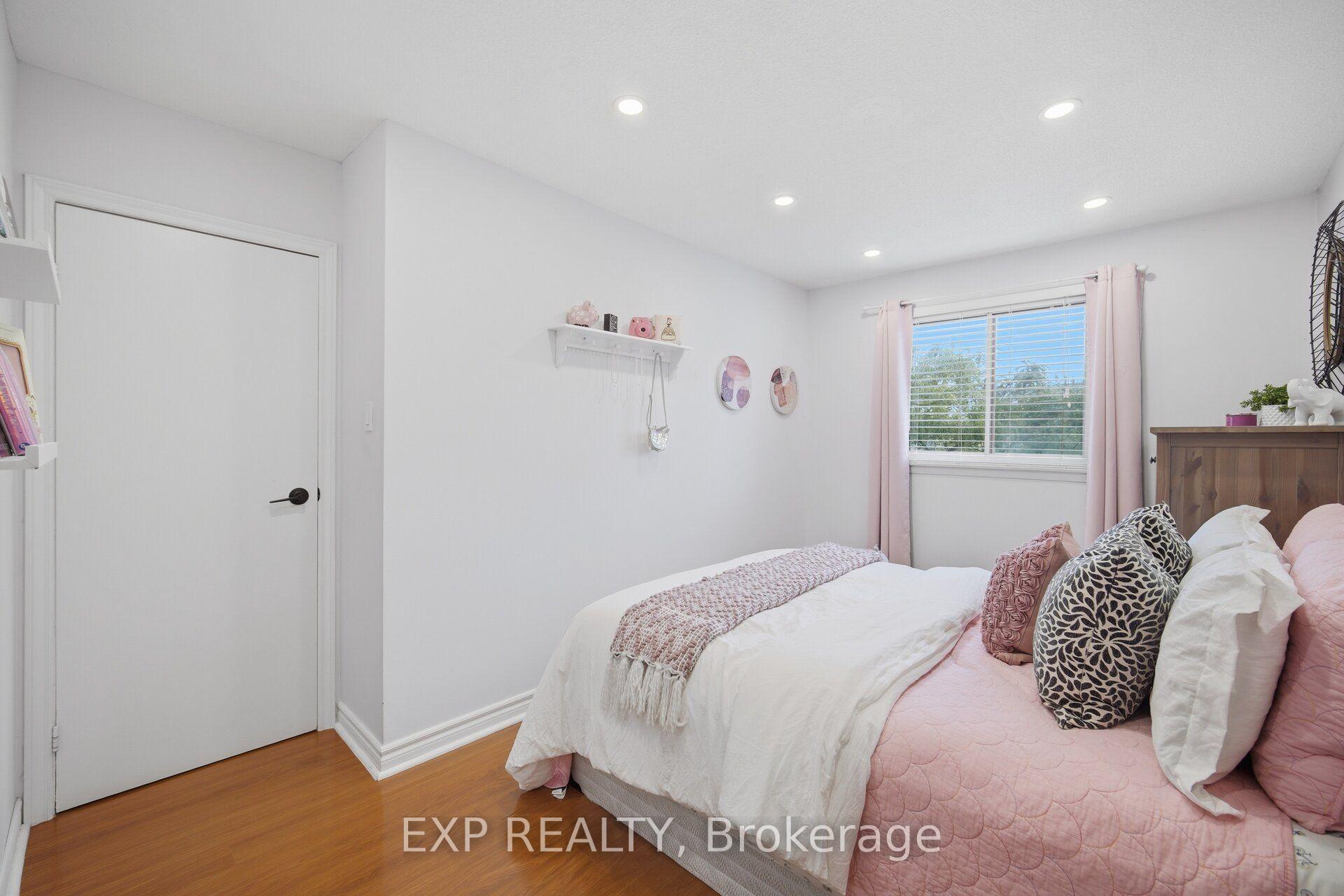 Photo 27 of 157 Moregate Crescent, Brampton, Central Park — HOMEH