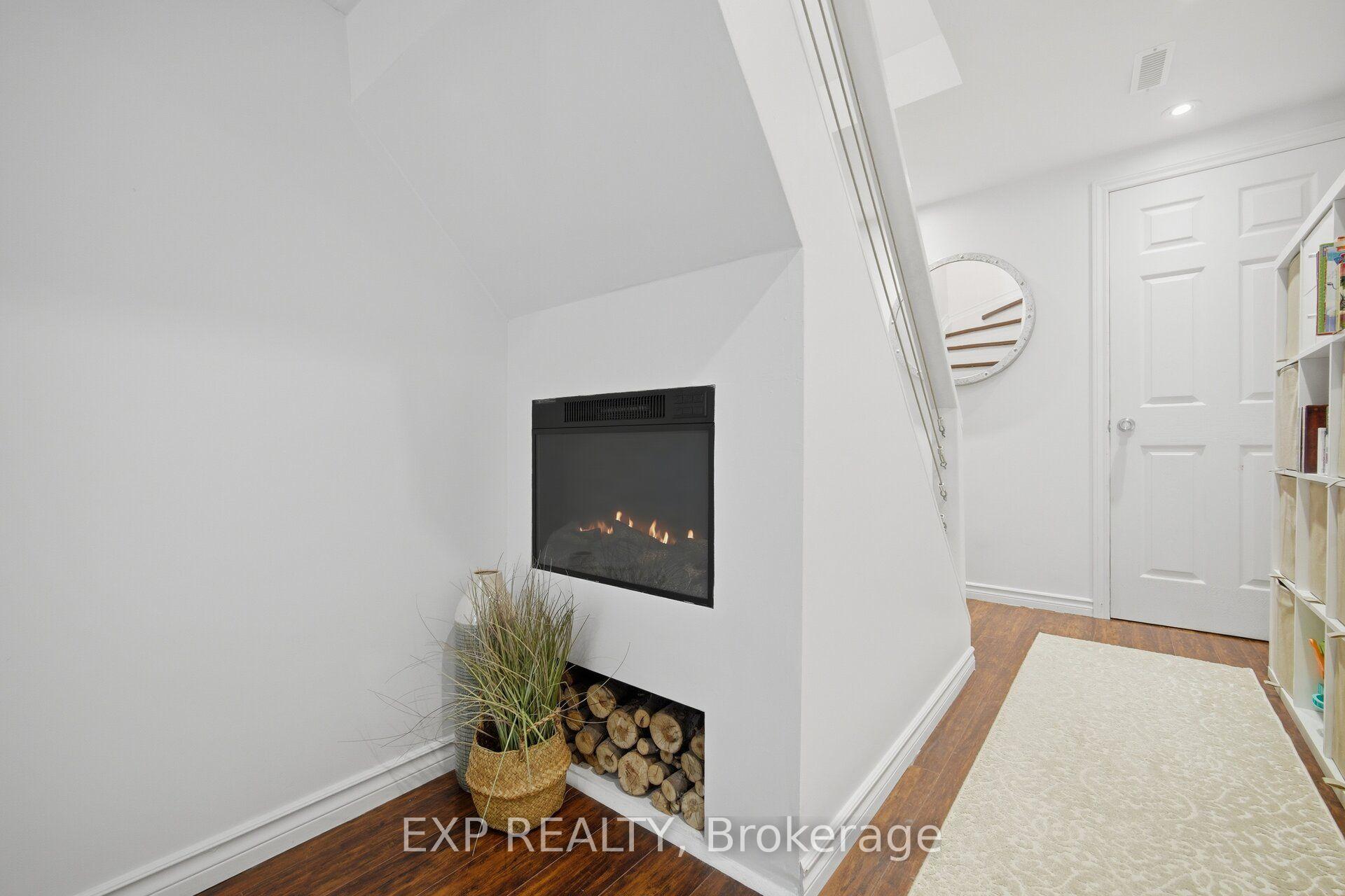 Photo 32 of 157 Moregate Crescent, Brampton, Central Park — HOMEH