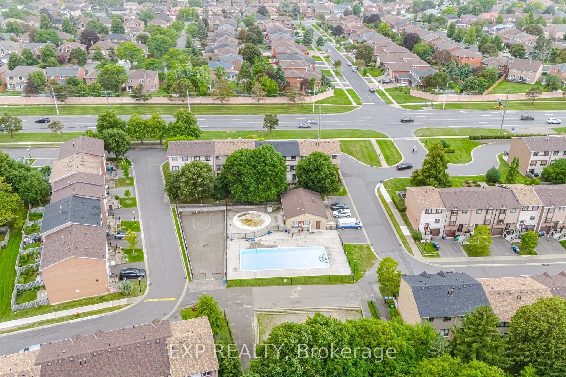 Photo 42 of 157 Moregate Crescent, Brampton, Central Park — HOMEH