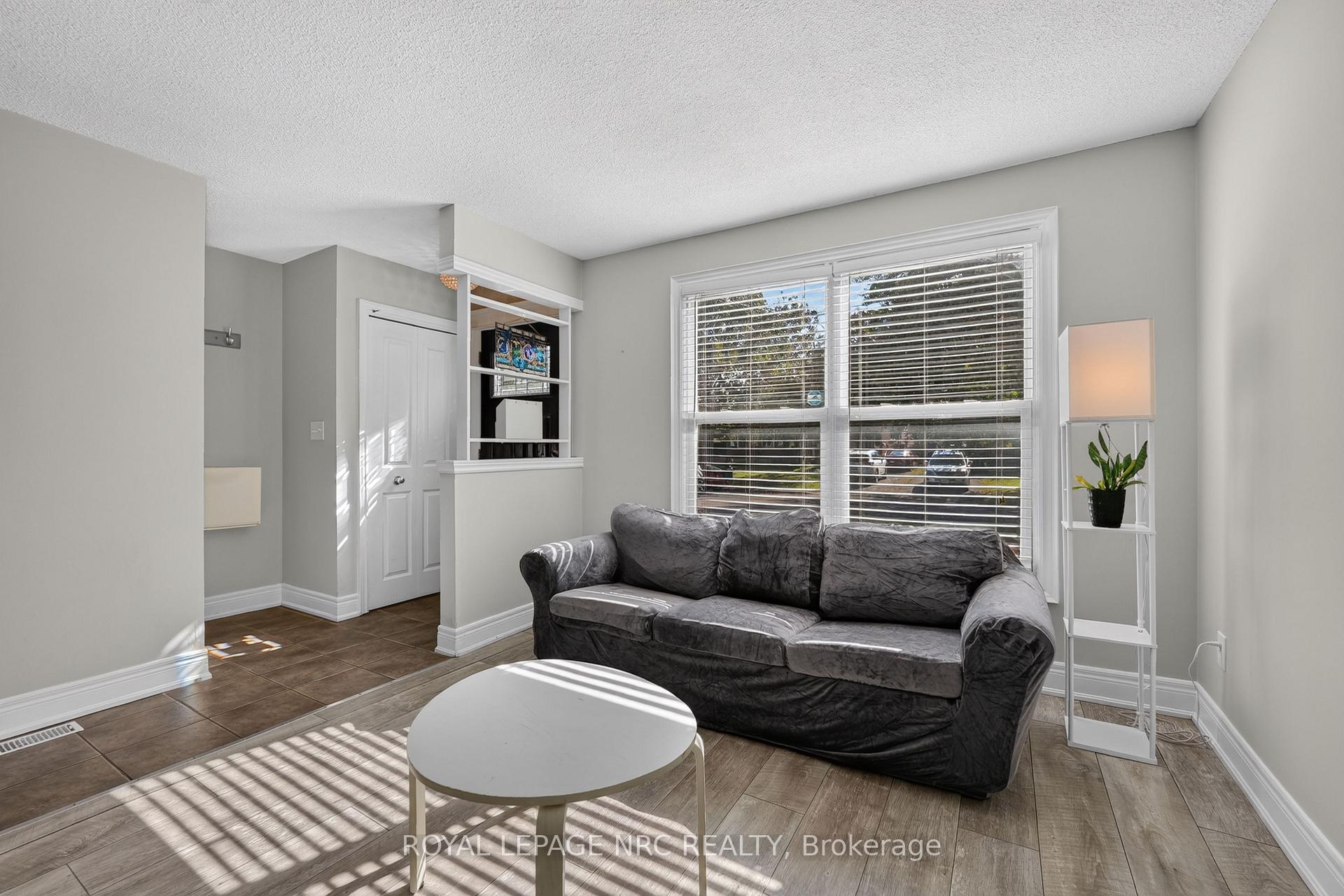 Photo 4 of 73 Green Maple Drive, St. Catharines, Secord Woods — HOMEH