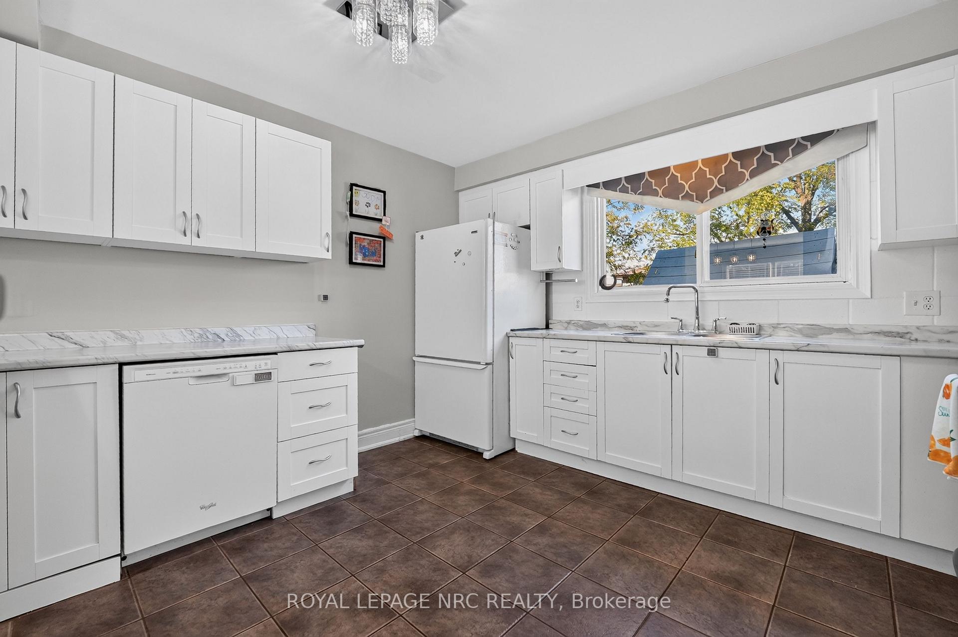 Photo 7 of 73 Green Maple Drive, St. Catharines, Secord Woods — HOMEH