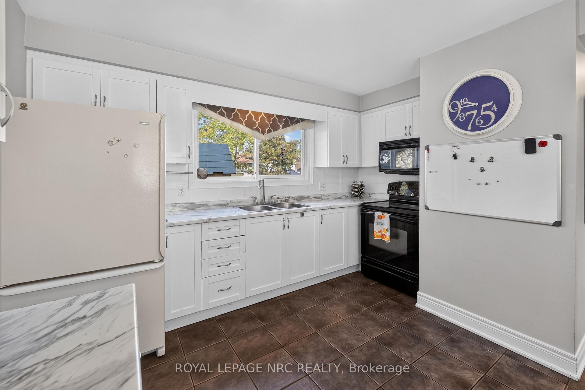 Photo 8 of 73 Green Maple Drive, St. Catharines, Secord Woods — HOMEH