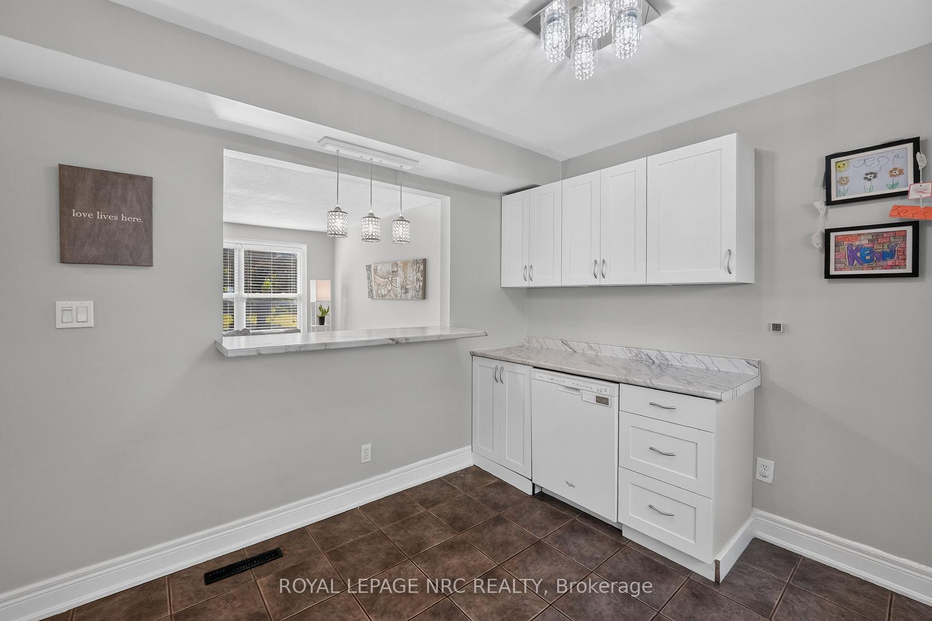 Photo 9 of 73 Green Maple Drive, St. Catharines, Secord Woods — HOMEH