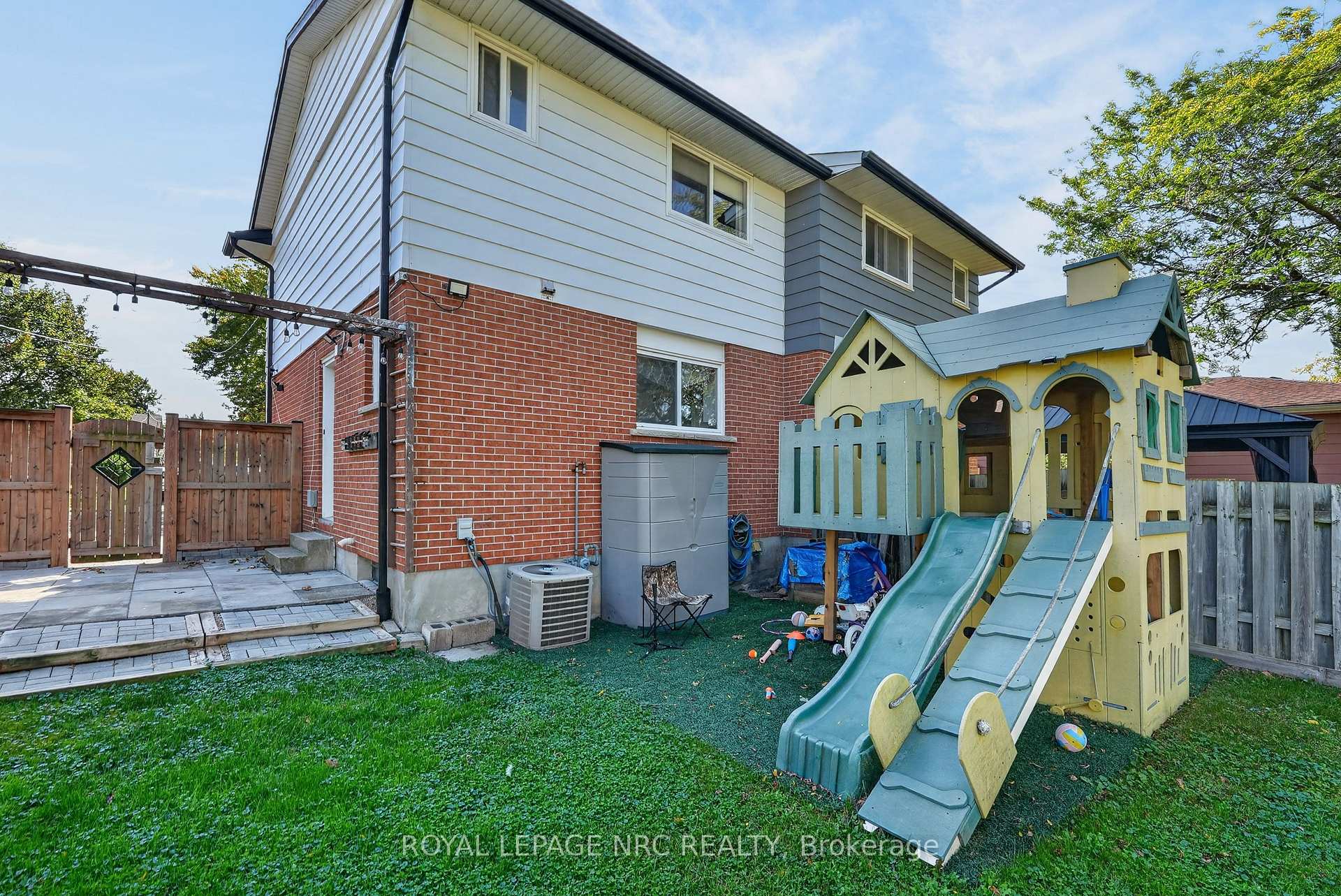 Photo 24 of 73 Green Maple Drive, St. Catharines, Secord Woods — HOMEH