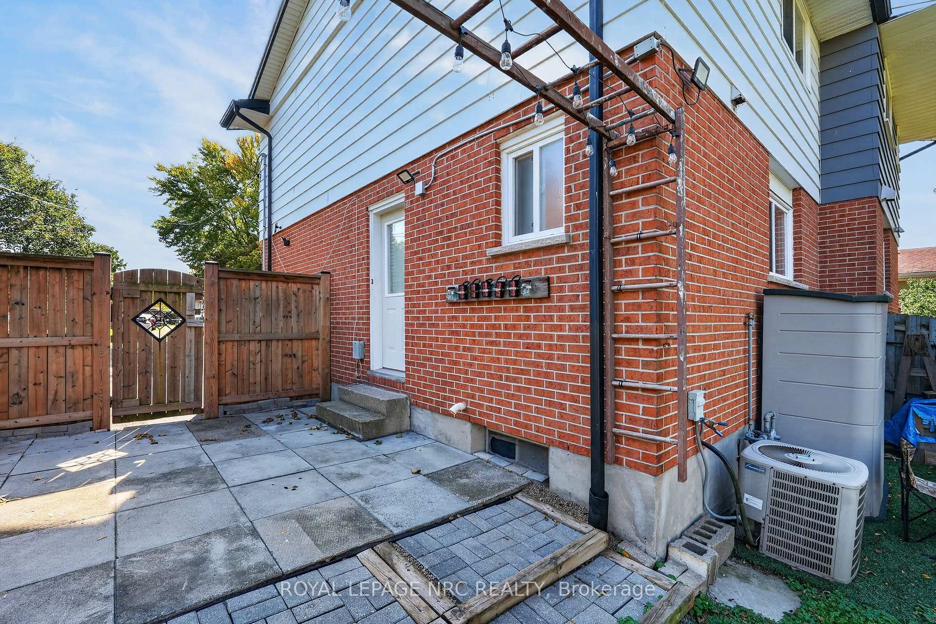 Photo 25 of 73 Green Maple Drive, St. Catharines, Secord Woods — HOMEH