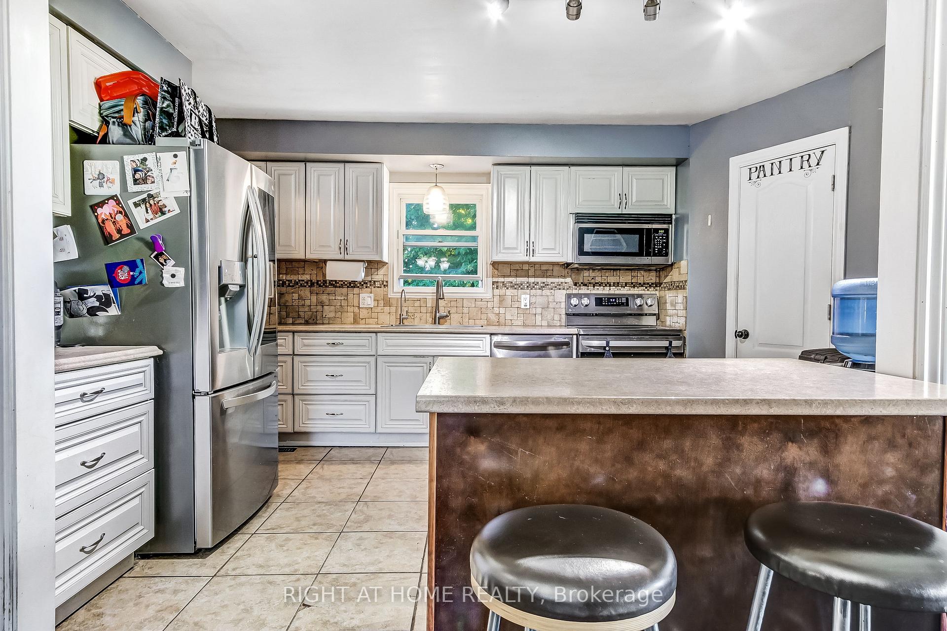 Photo 7 of 10 David Drive, St. Thomas — HOMEH