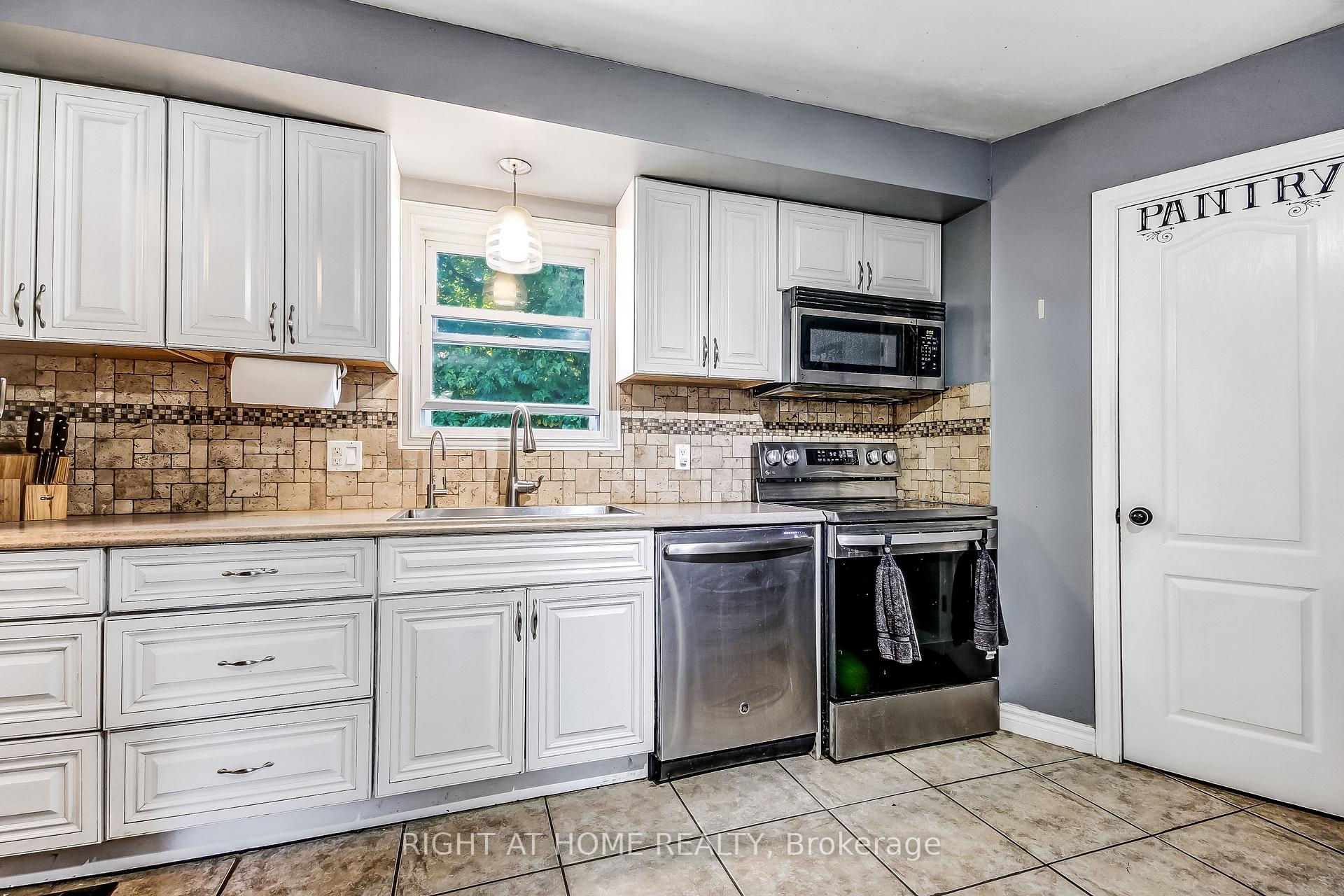 Photo 8 of 10 David Drive, St. Thomas — HOMEH