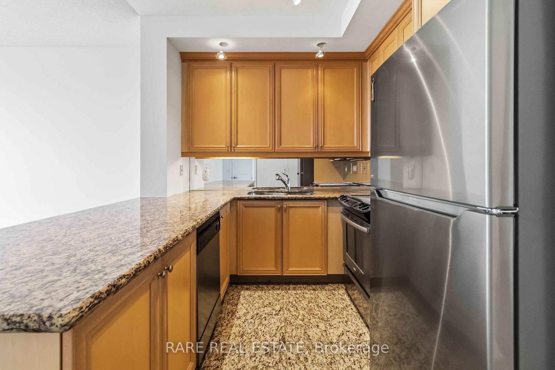 Photo 6 of Unit 1515, 628 Fleet Street, Toronto, Niagara — HOMEH