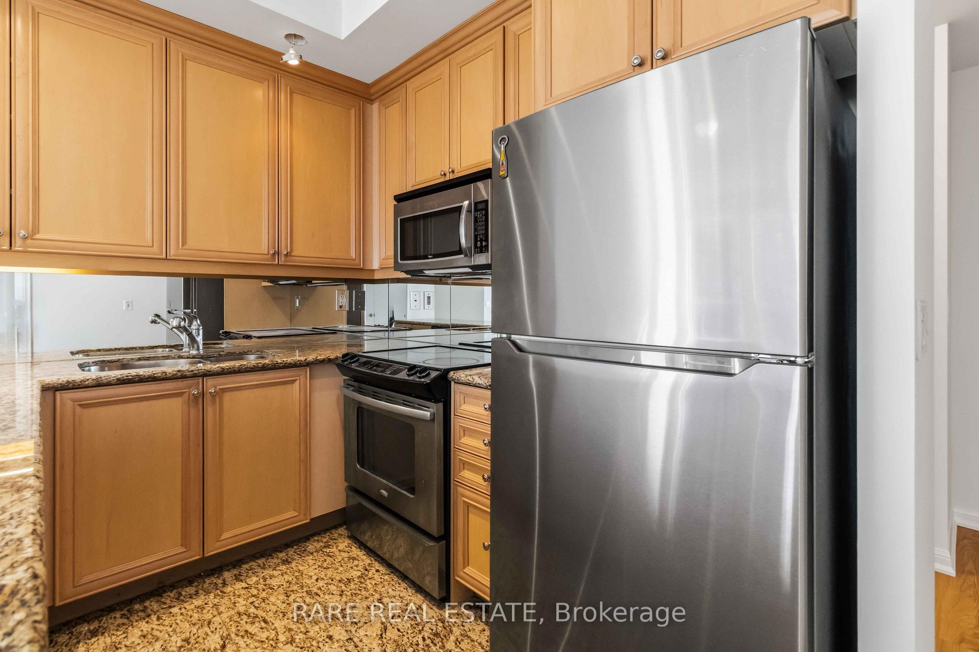 Photo 7 of Unit 1515, 628 Fleet Street, Toronto, Niagara — HOMEH
