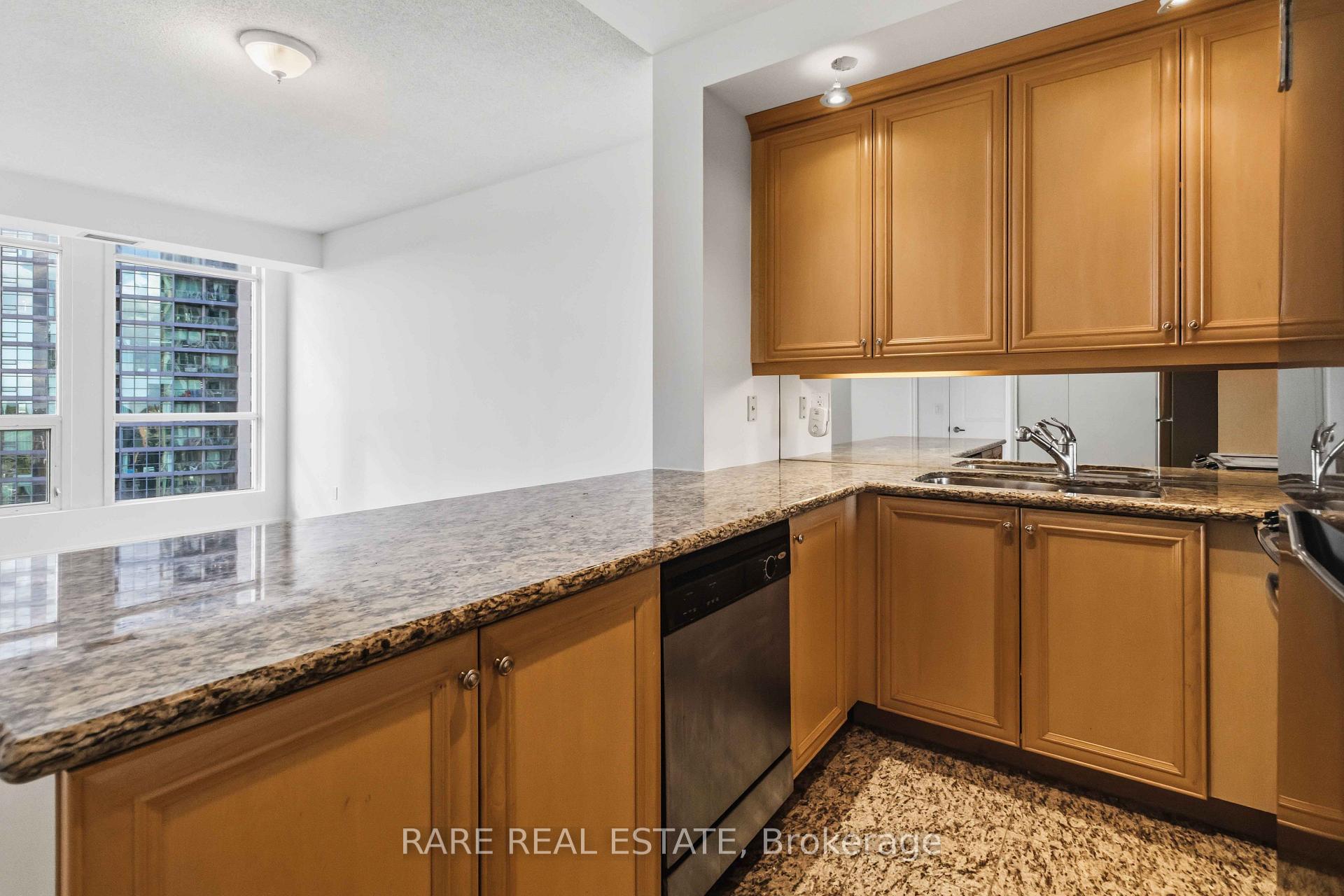 Photo 8 of Unit 1515, 628 Fleet Street, Toronto, Niagara — HOMEH