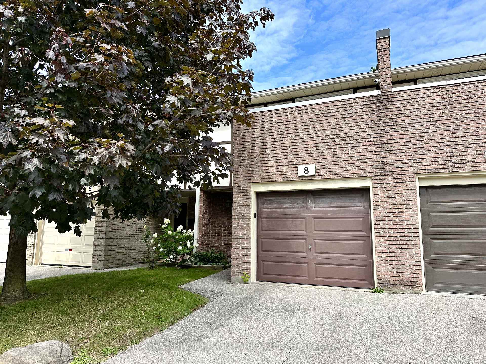 Front of Unit 8, 1485 Gulleden Drive