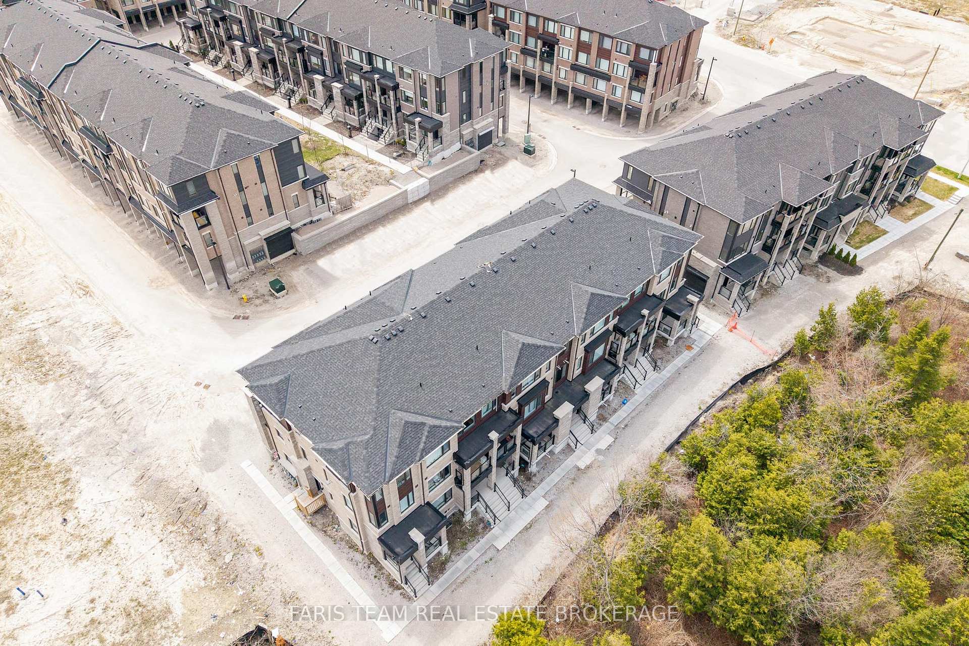 Photo 2 of 39 Appletree Lane, Barrie, Innis-Shore — HOMEH