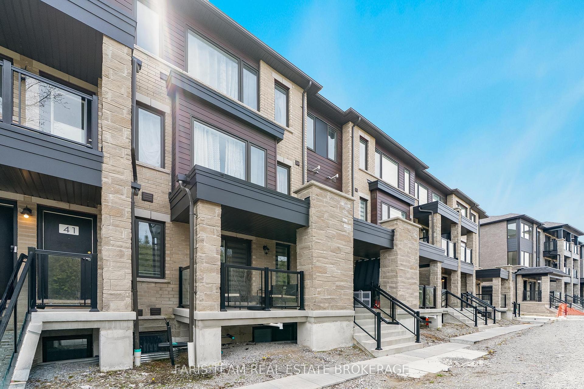 Photo 3 of 39 Appletree Lane, Barrie, Innis-Shore — HOMEH