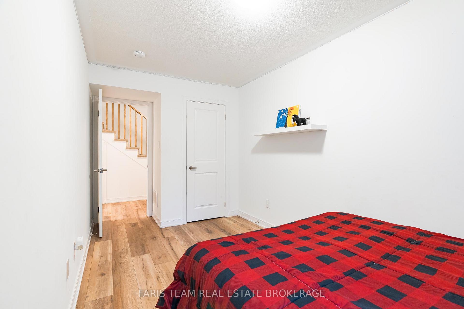 Photo 24 of 39 Appletree Lane, Barrie, Innis-Shore — HOMEH