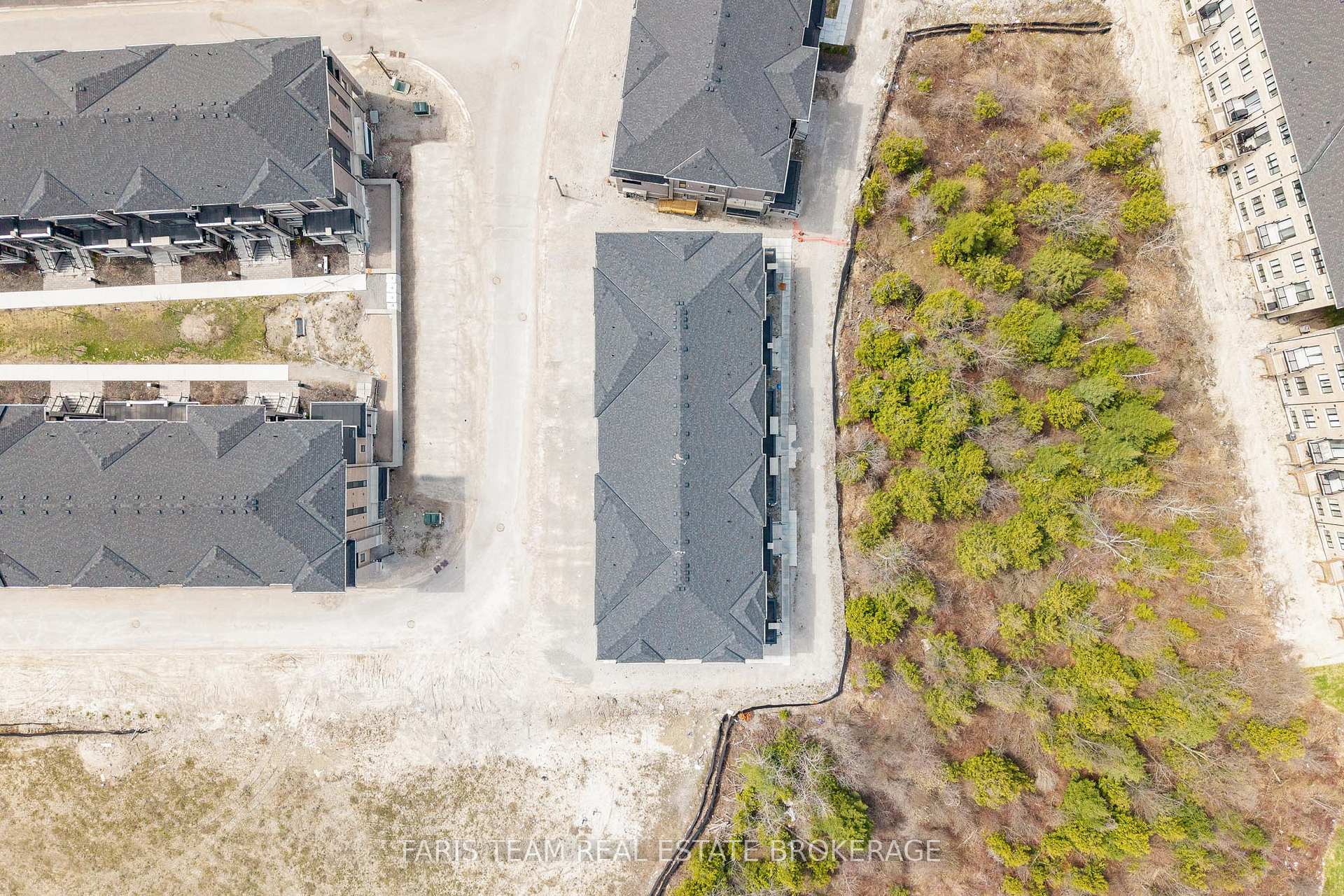 Photo 32 of 39 Appletree Lane, Barrie, Innis-Shore — HOMEH
