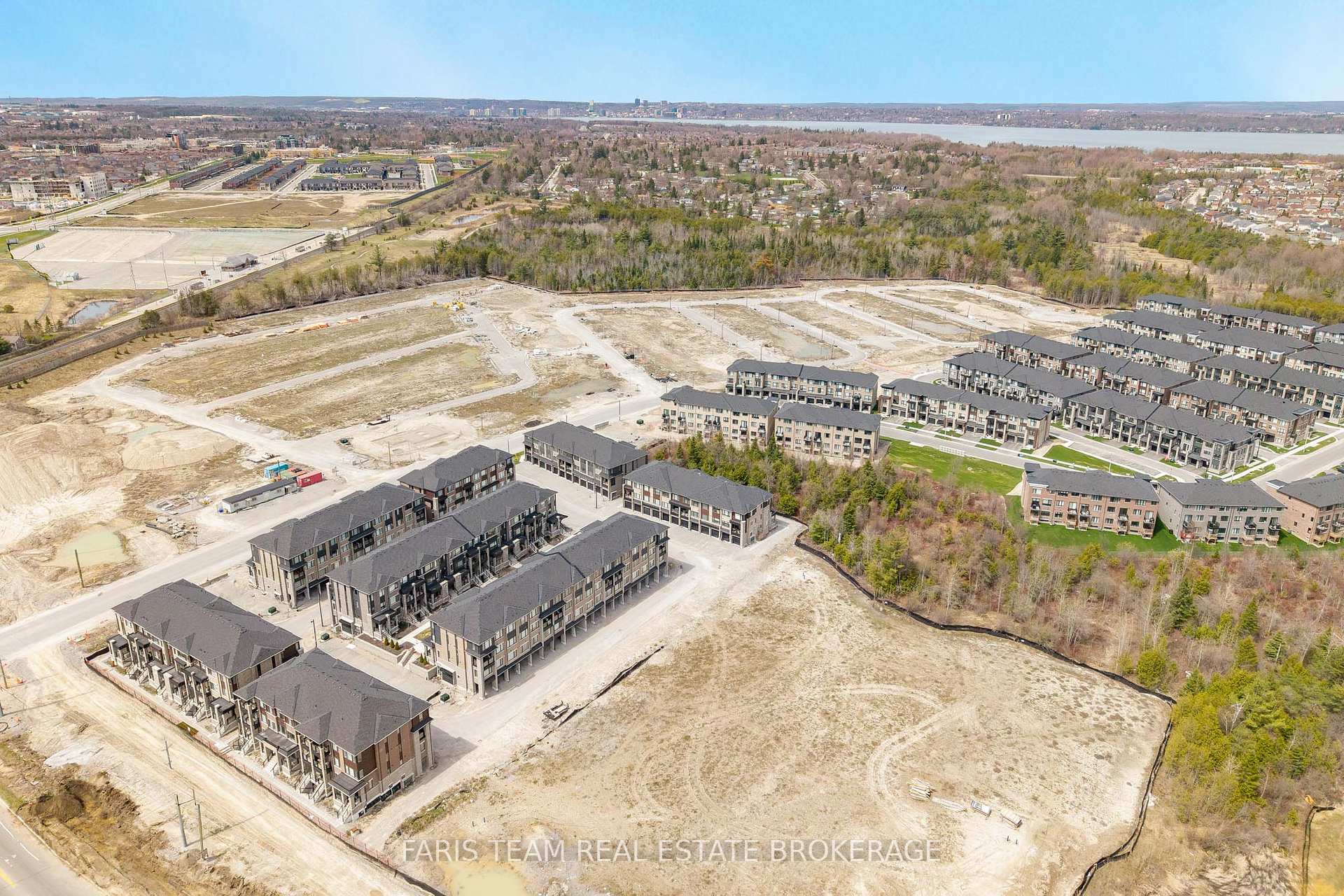 Photo 34 of 39 Appletree Lane, Barrie, Innis-Shore — HOMEH