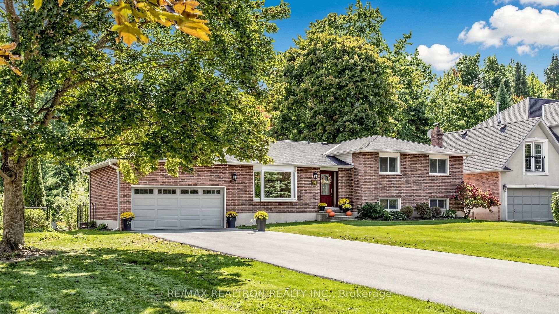 Photo of 19 Amberglen Court