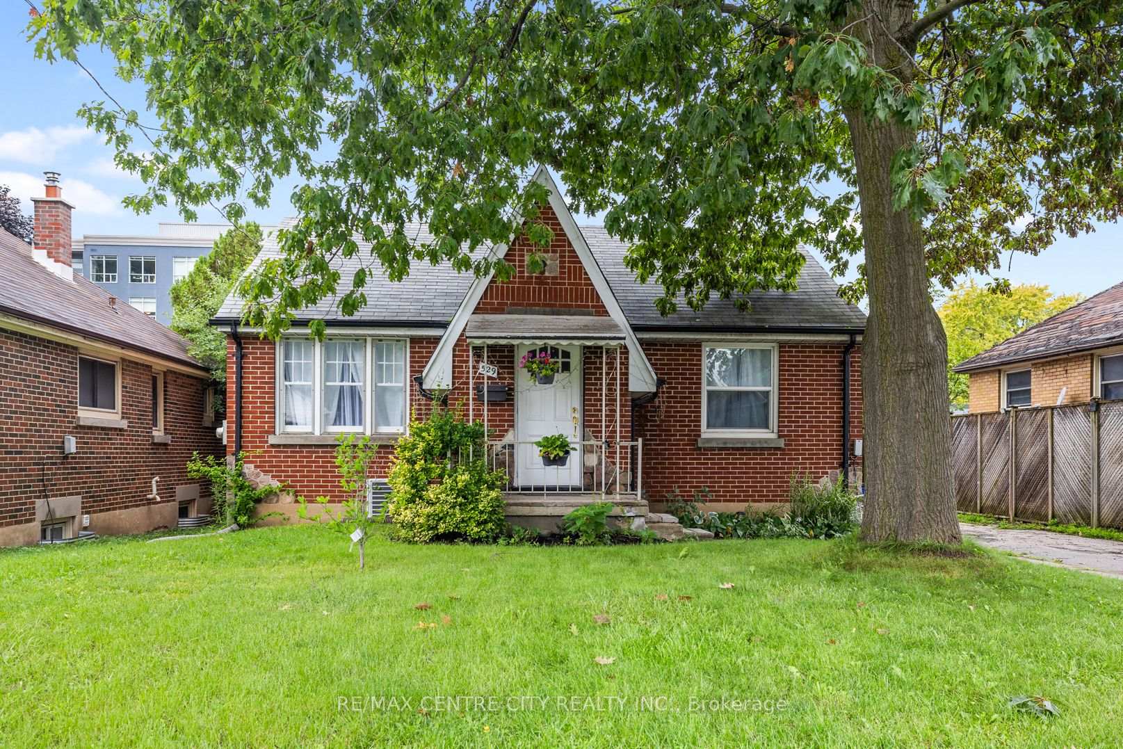 Photo of 529 Highbury Avenue N