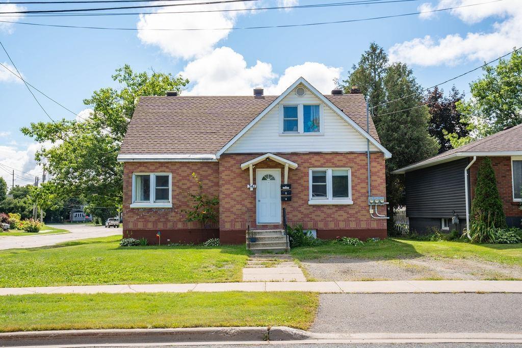 Photo 2 of 341 Devon Road, Sault Ste Marie, Ward 4 — HOMEH