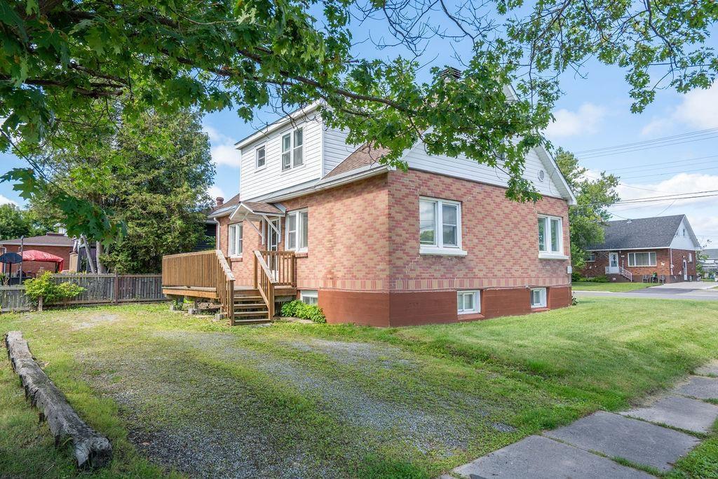 Photo 3 of 341 Devon Road, Sault Ste Marie, Ward 4 — HOMEH
