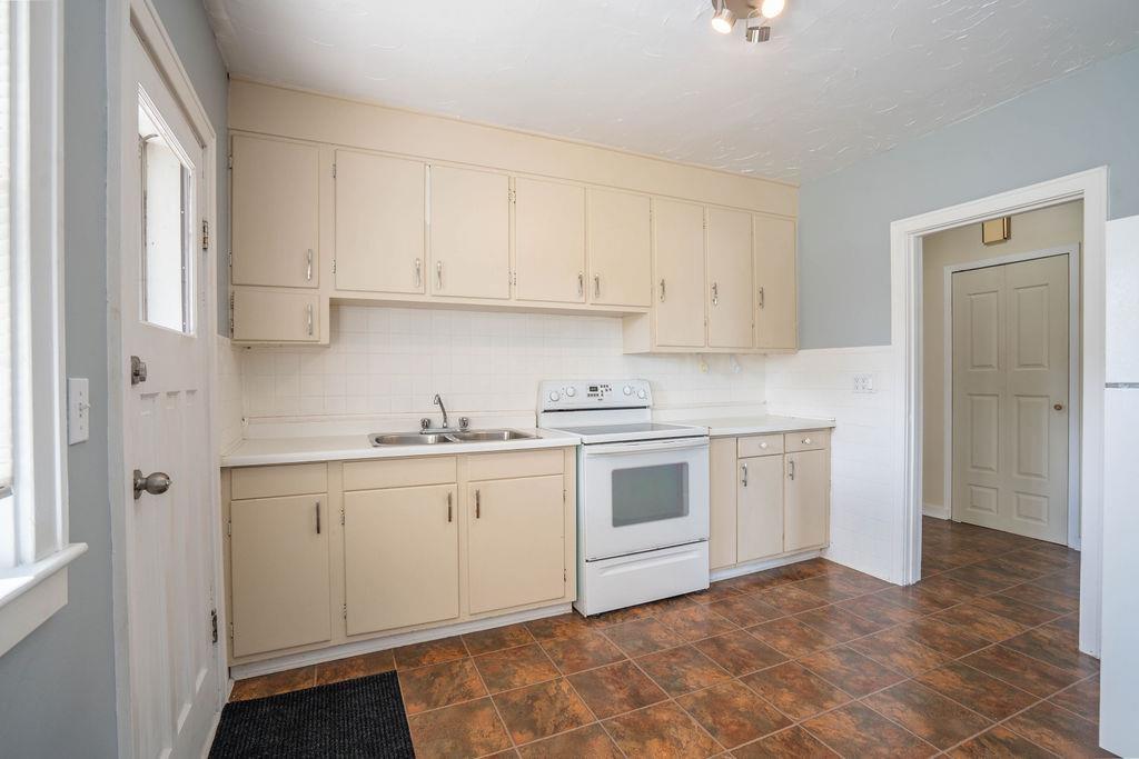 Photo 8 of 341 Devon Road, Sault Ste Marie, Ward 4 — HOMEH
