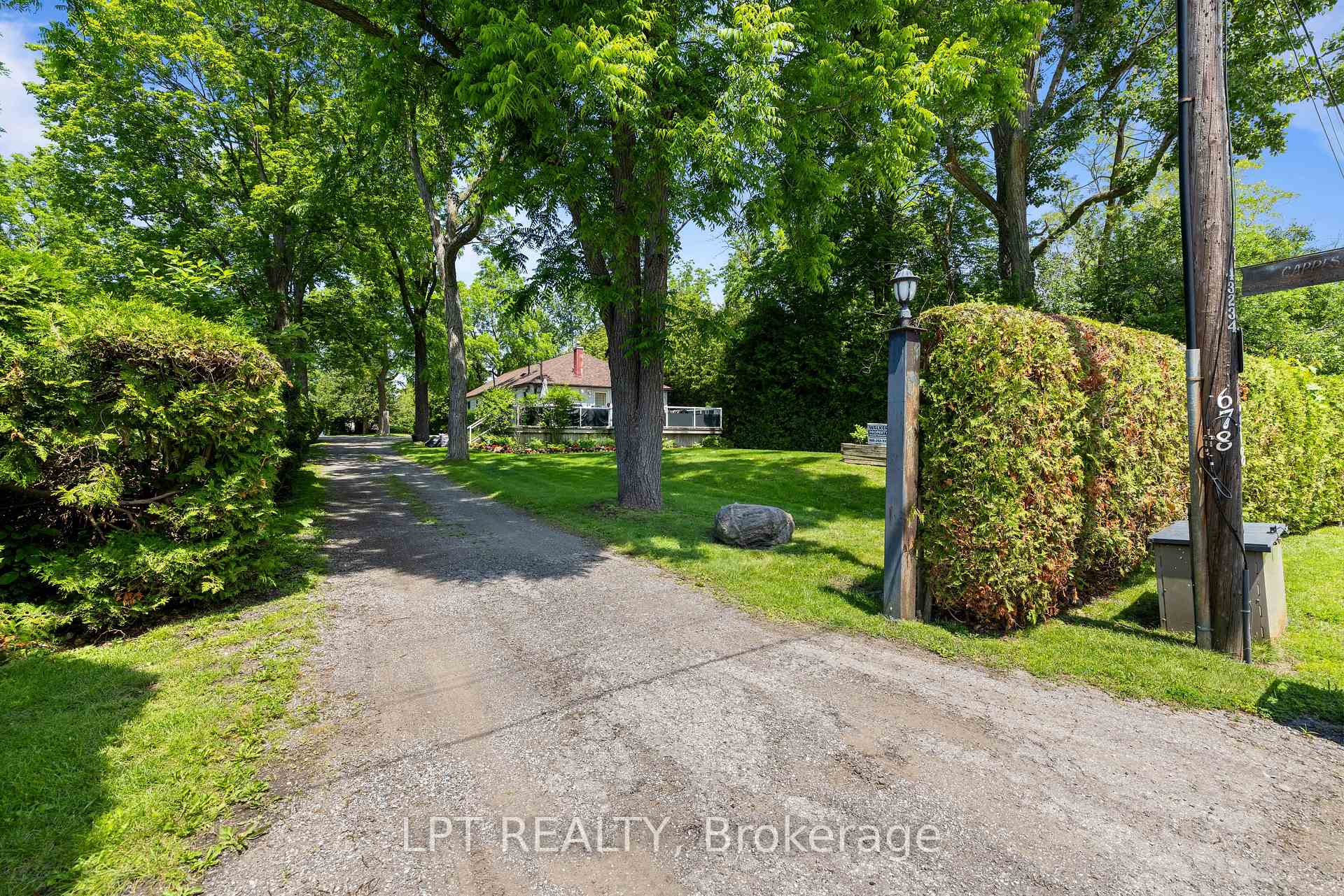 Photo 9 of 678 Lake Drive E, Georgina, Historic Lakeshore Communities — HOMEH