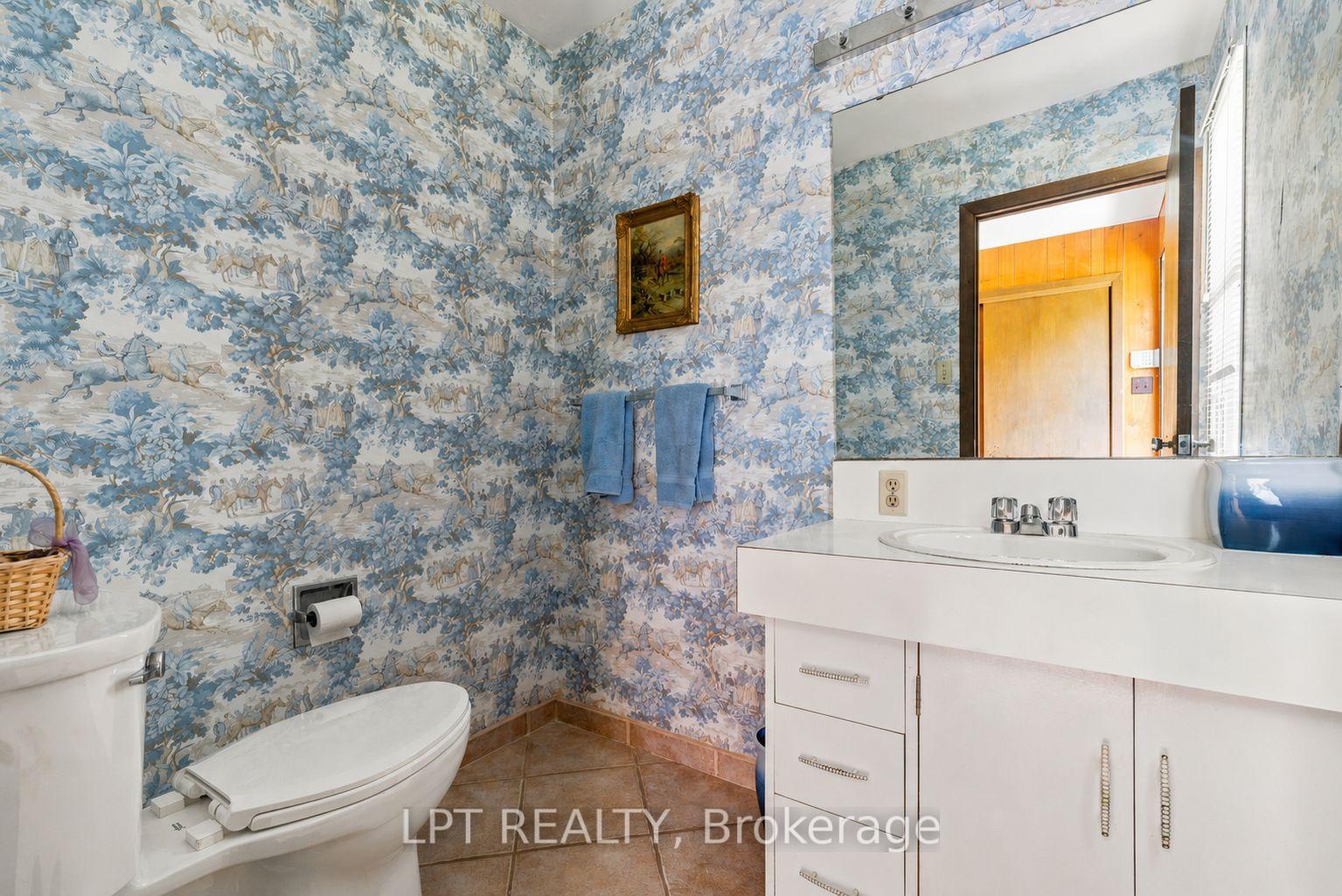 Photo 40 of 678 Lake Drive E, Georgina, Historic Lakeshore Communities — HOMEH