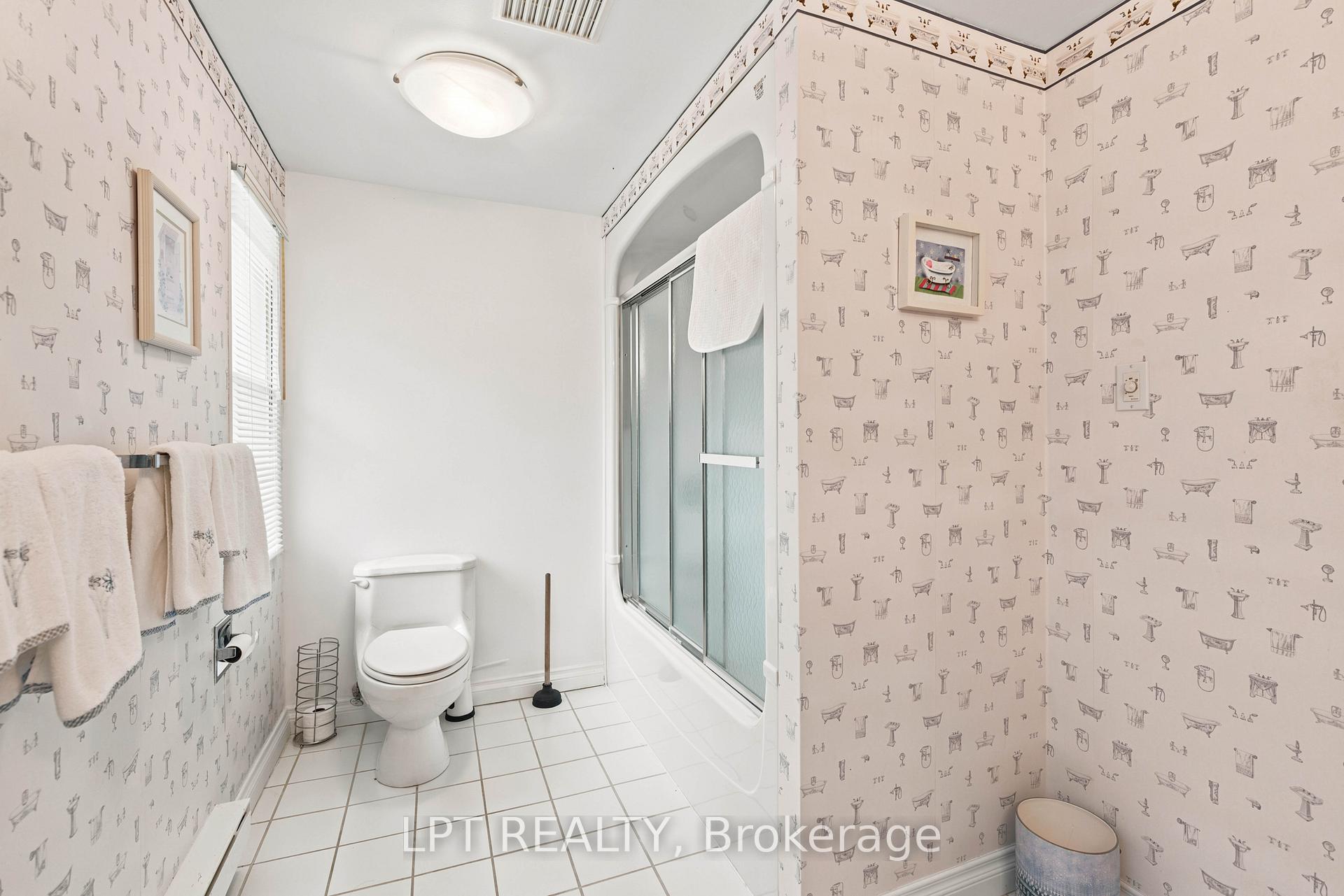 Photo 51 of 678 Lake Drive E, Georgina, Historic Lakeshore Communities — HOMEH