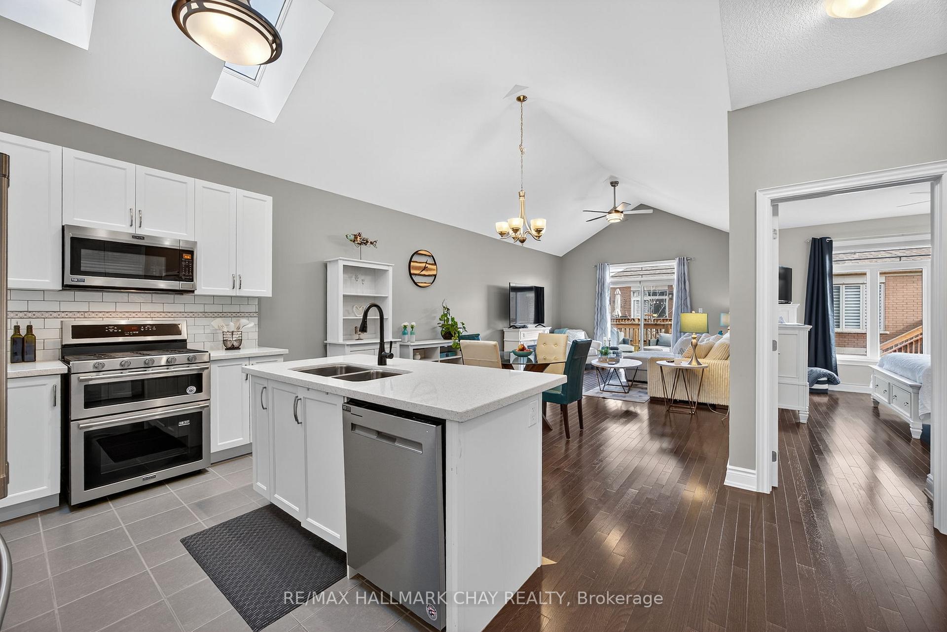 Photo 4 of 63 Summerhill Drive, New Tecumseth, Alliston — HOMEH