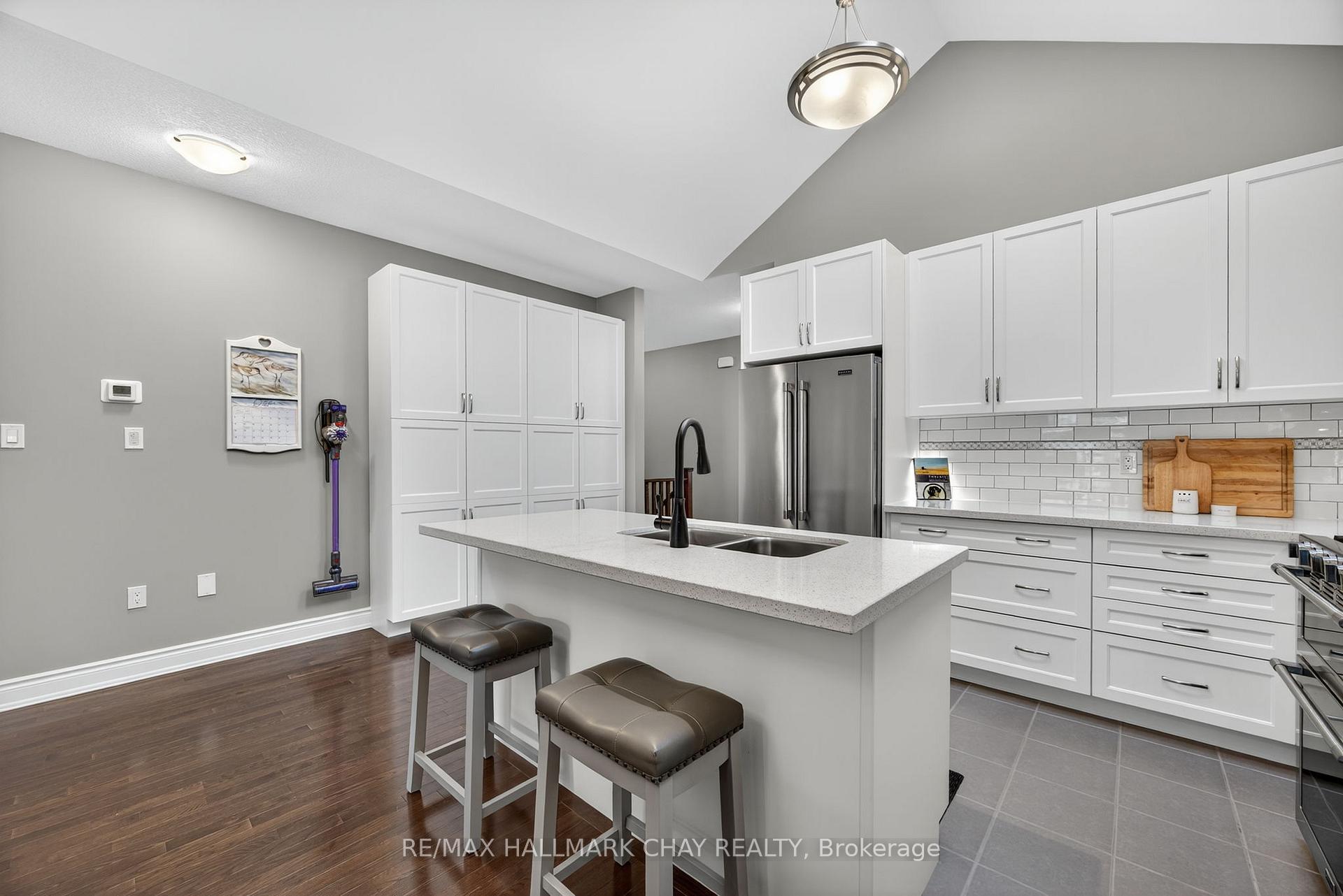 Photo 5 of 63 Summerhill Drive, New Tecumseth, Alliston — HOMEH