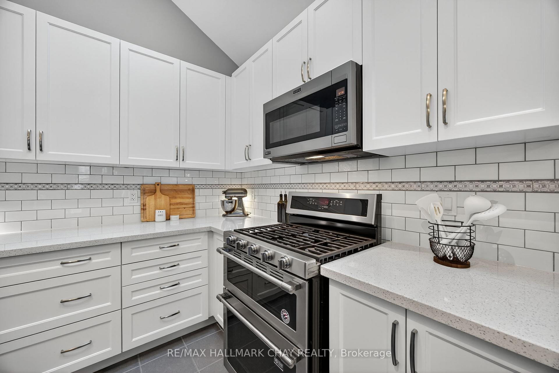 Photo 6 of 63 Summerhill Drive, New Tecumseth, Alliston — HOMEH