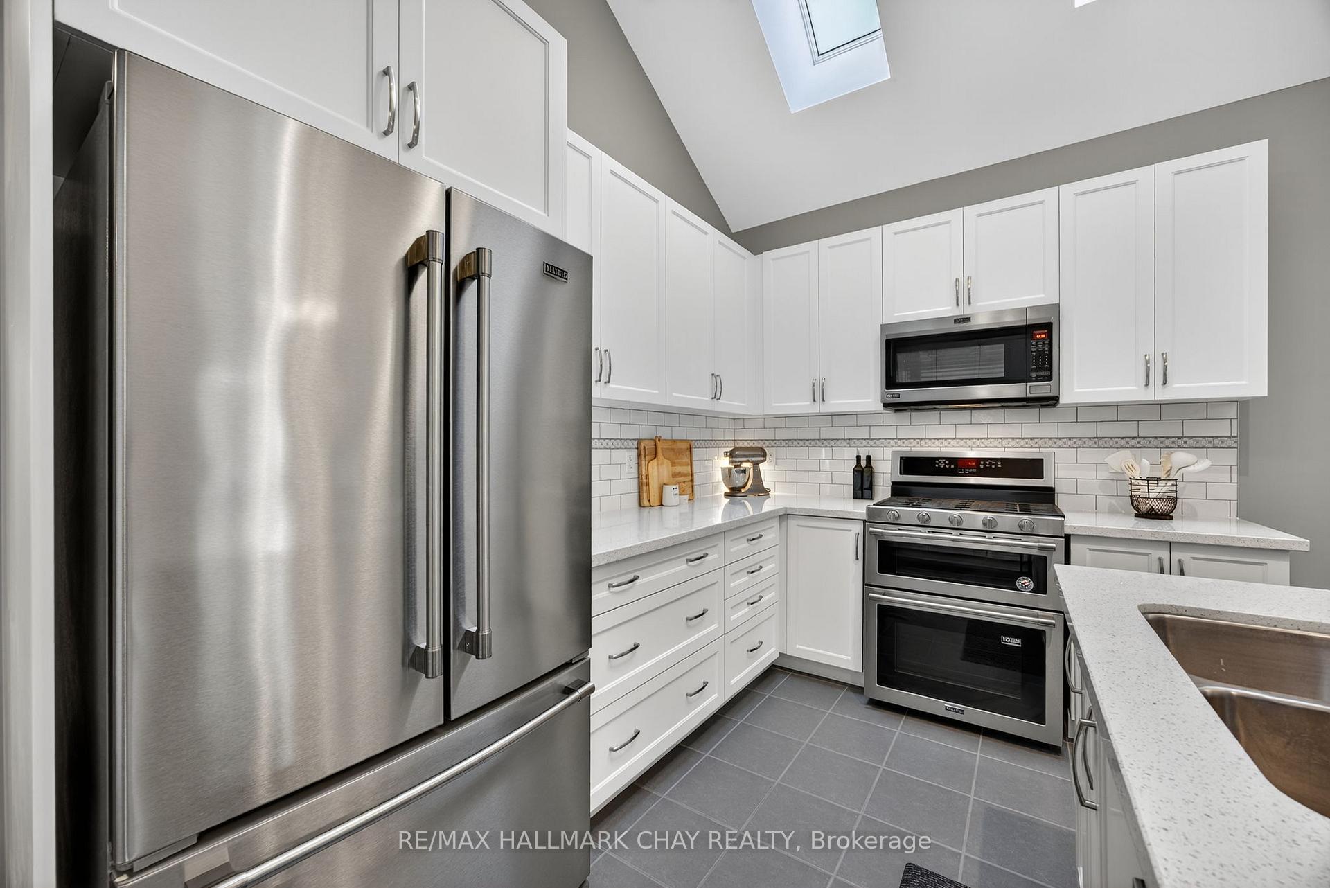 Photo 8 of 63 Summerhill Drive, New Tecumseth, Alliston — HOMEH