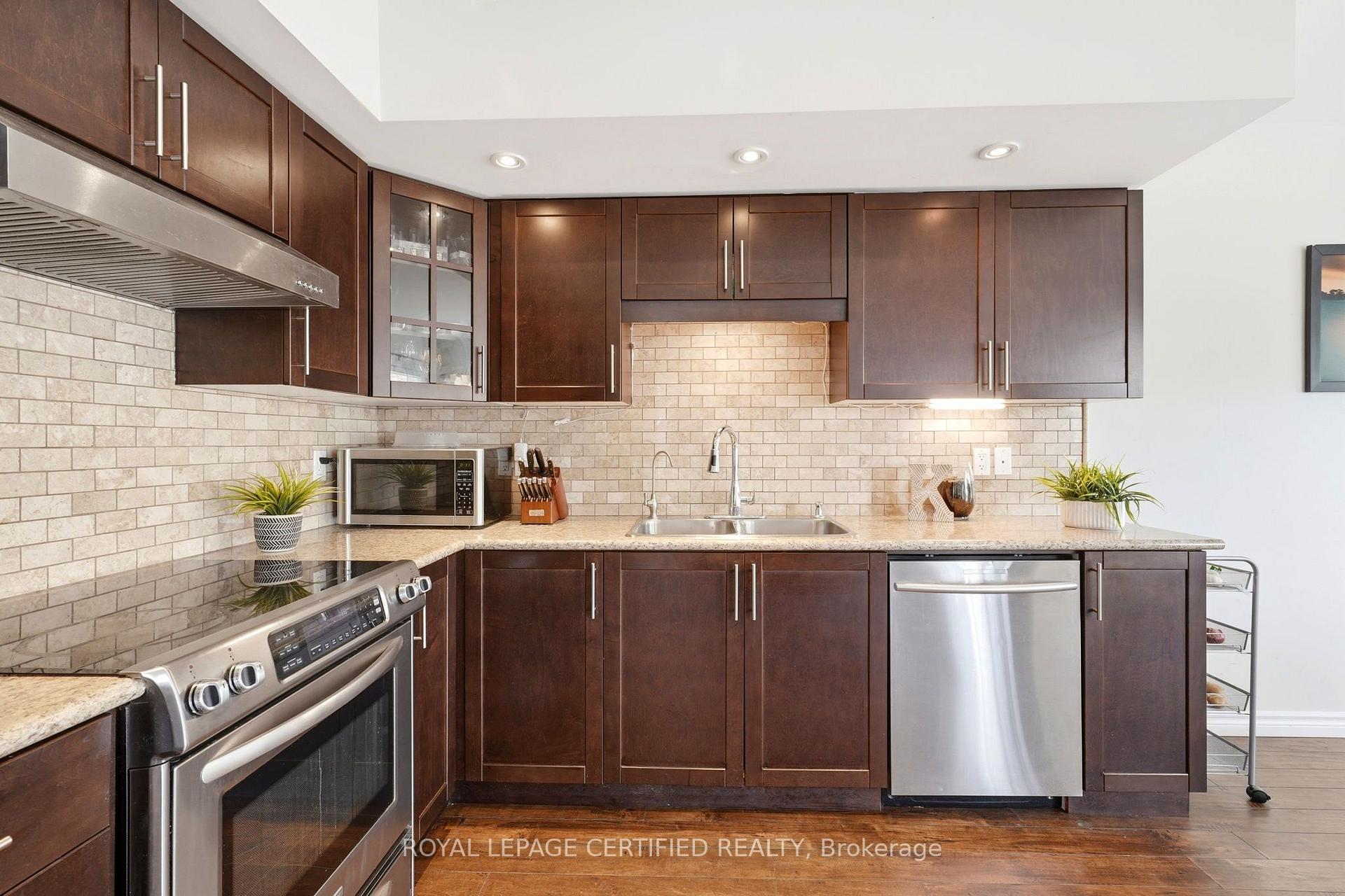 Photo 11 of 517 Victoria Street, Shelburne — HOMEH