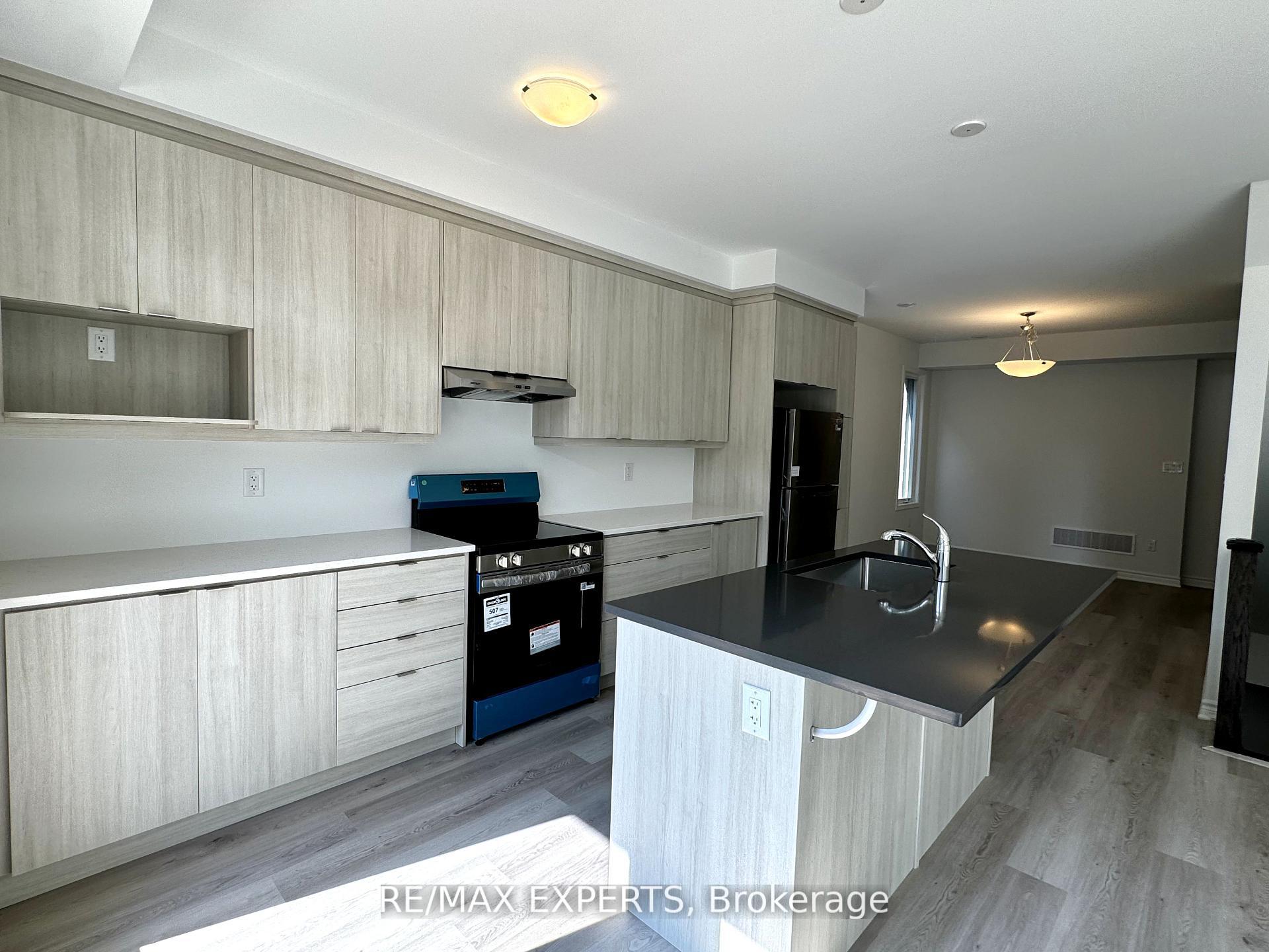 Photo 5 of 17 Pearen Lane, Barrie, Rural Barrie Southwest — HOMEH