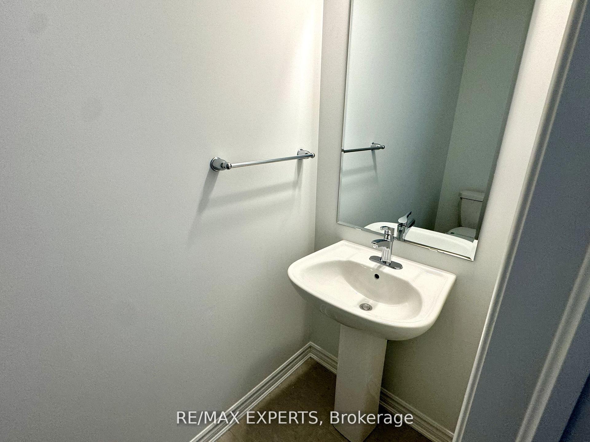 Photo 10 of 17 Pearen Lane, Barrie, Rural Barrie Southwest — HOMEH