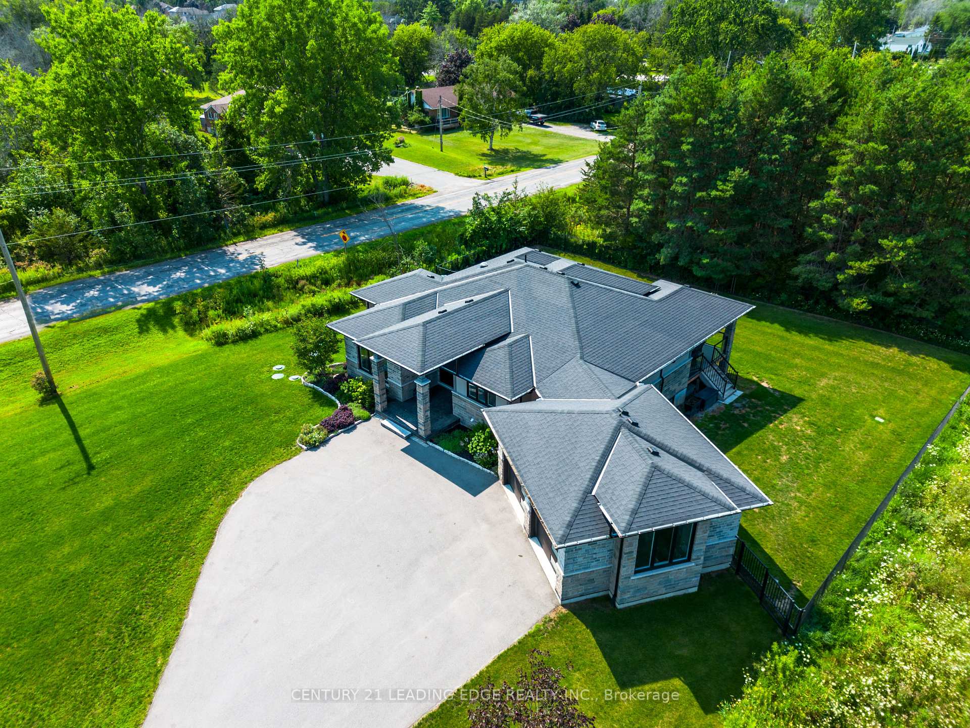 Photo 7 of 9 Leaside Street, Prince Edward County, Ameliasburg Ward — HOMEH