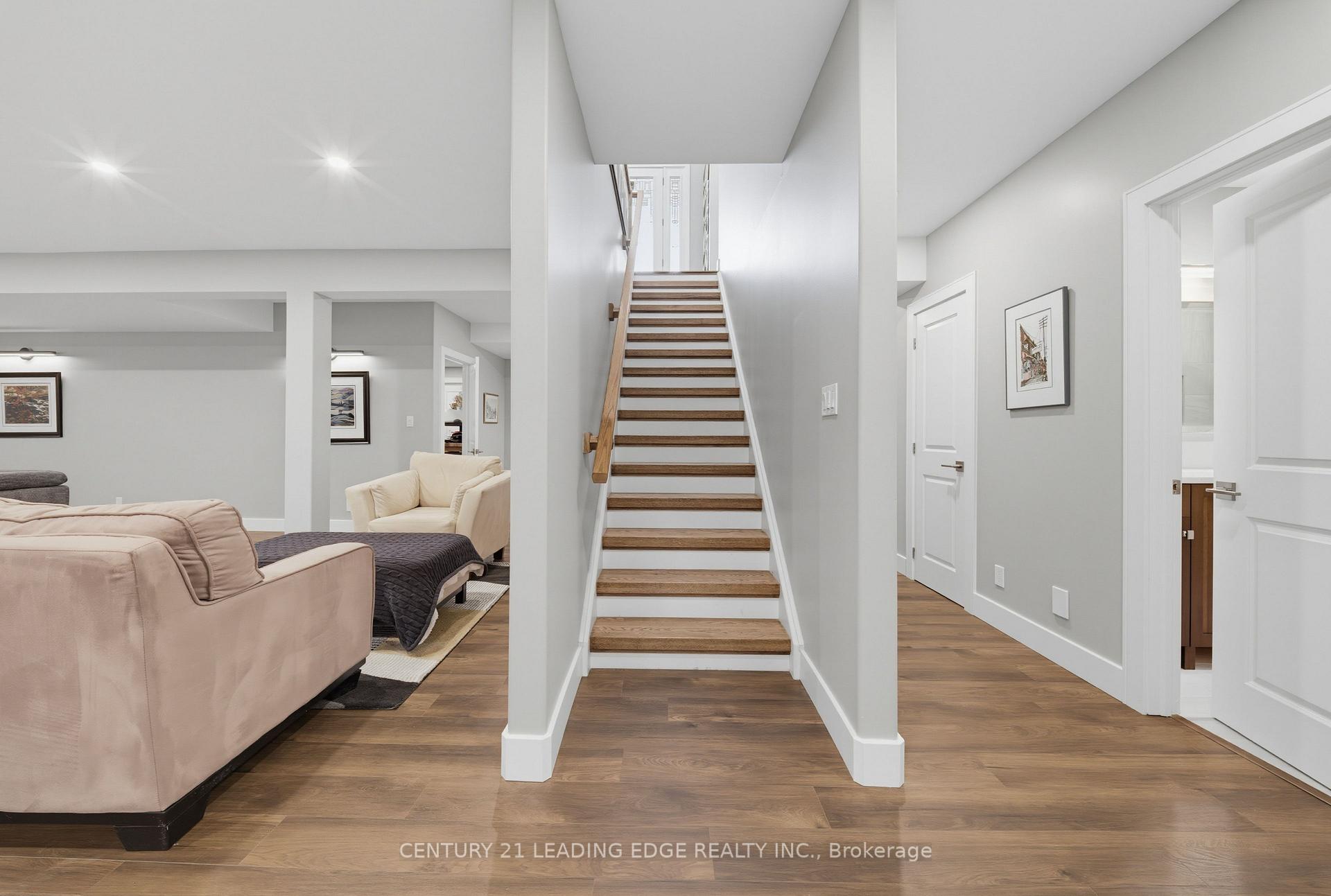Photo 34 of 9 Leaside Street, Prince Edward County, Ameliasburg Ward — HOMEH